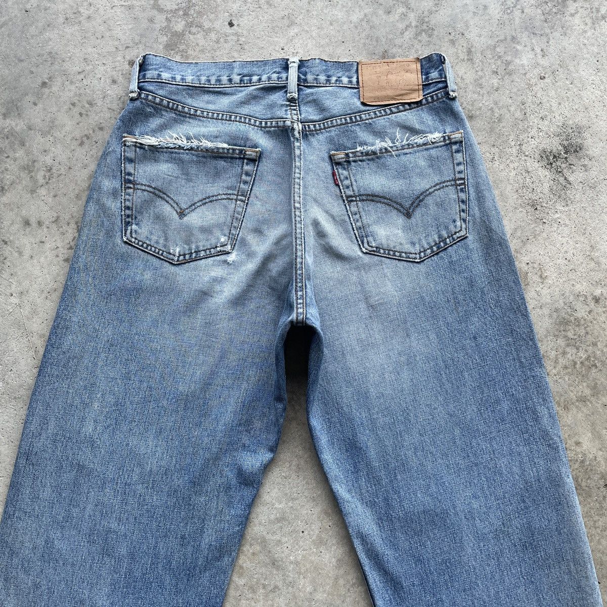 Levi's Vintage Levi’s Distressed Faded Denim Jeans Pants Baggy W31 Size US 31 - 13 Thumbnail