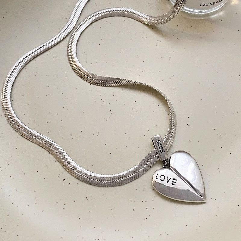 Jewelry Vintage Love Heart Snake Bone Chain Necklace Size ONE SIZE - 2 Thumbnail