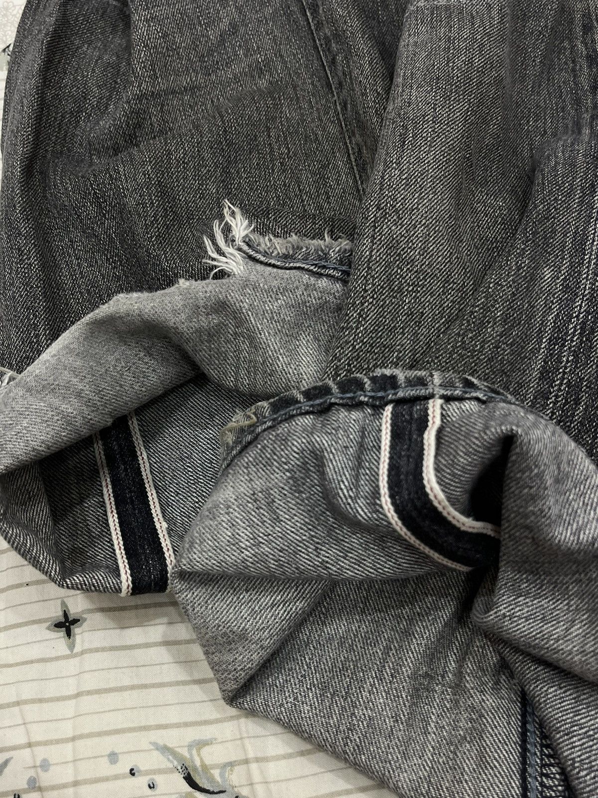 Neighborhood (MM). VINTAGE NEIGHBORHOOD X SVG JAPAN DISTRESSED DENIM Size US 35 - 18 Thumbnail
