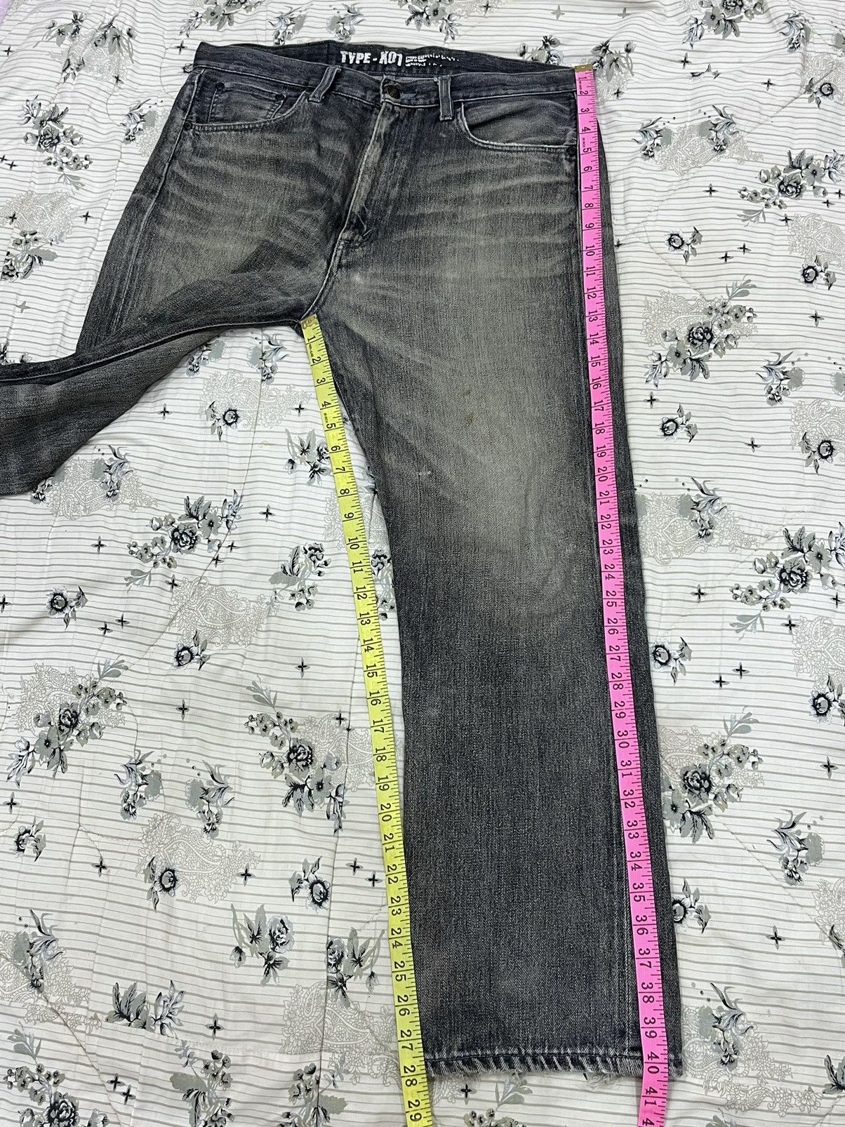 Neighborhood (MM). VINTAGE NEIGHBORHOOD X SVG JAPAN DISTRESSED DENIM Size US 35 - 20 Thumbnail