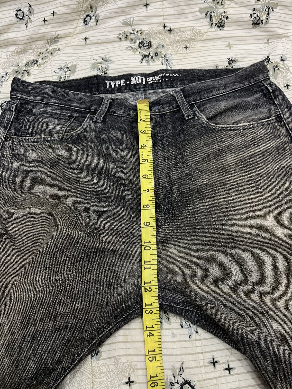 Neighborhood (MM). VINTAGE NEIGHBORHOOD X SVG JAPAN DISTRESSED DENIM Size US 35 - 21 Thumbnail