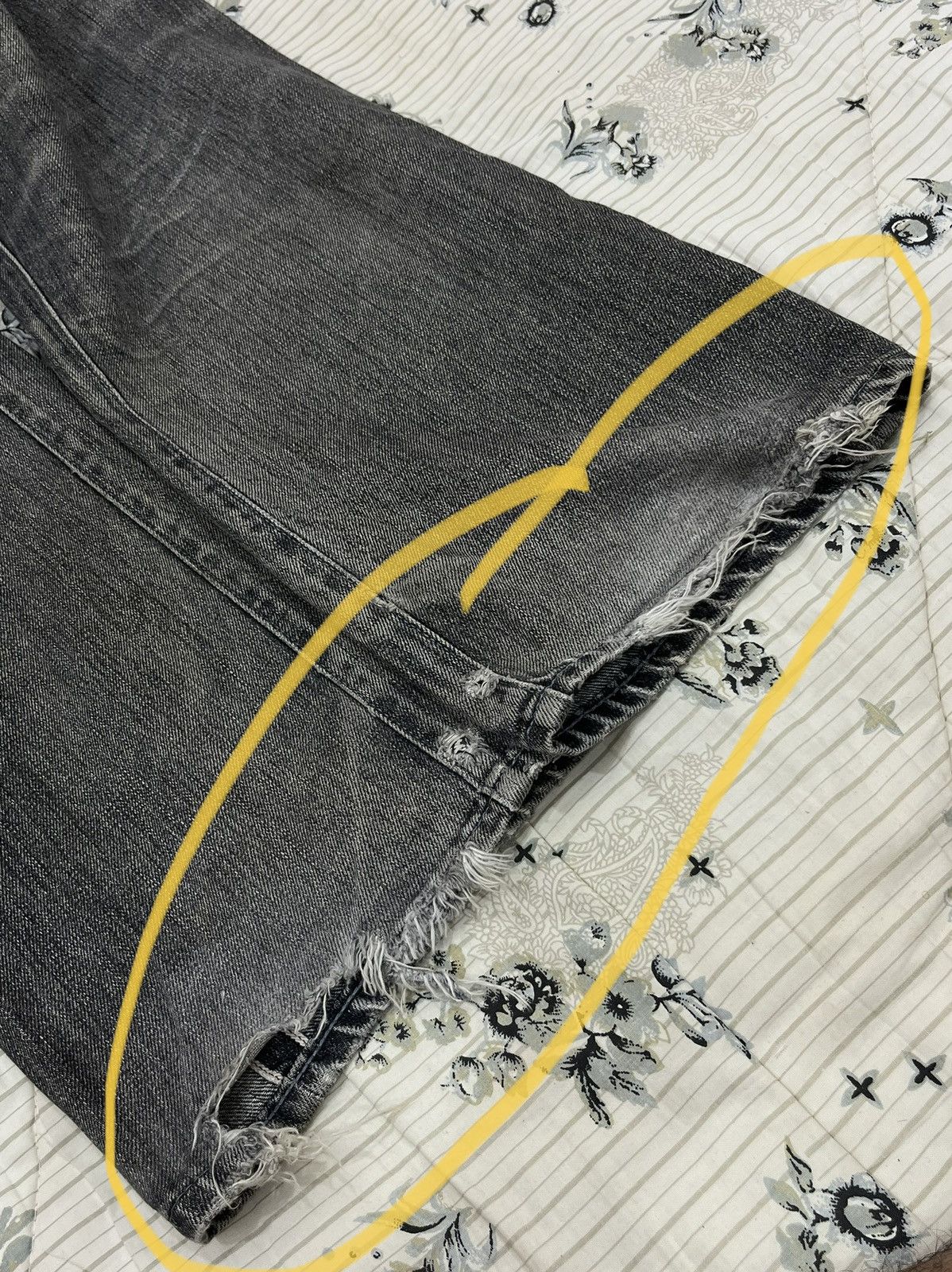 Neighborhood (MM). VINTAGE NEIGHBORHOOD X SVG JAPAN DISTRESSED DENIM Size US 35 - 13 Thumbnail