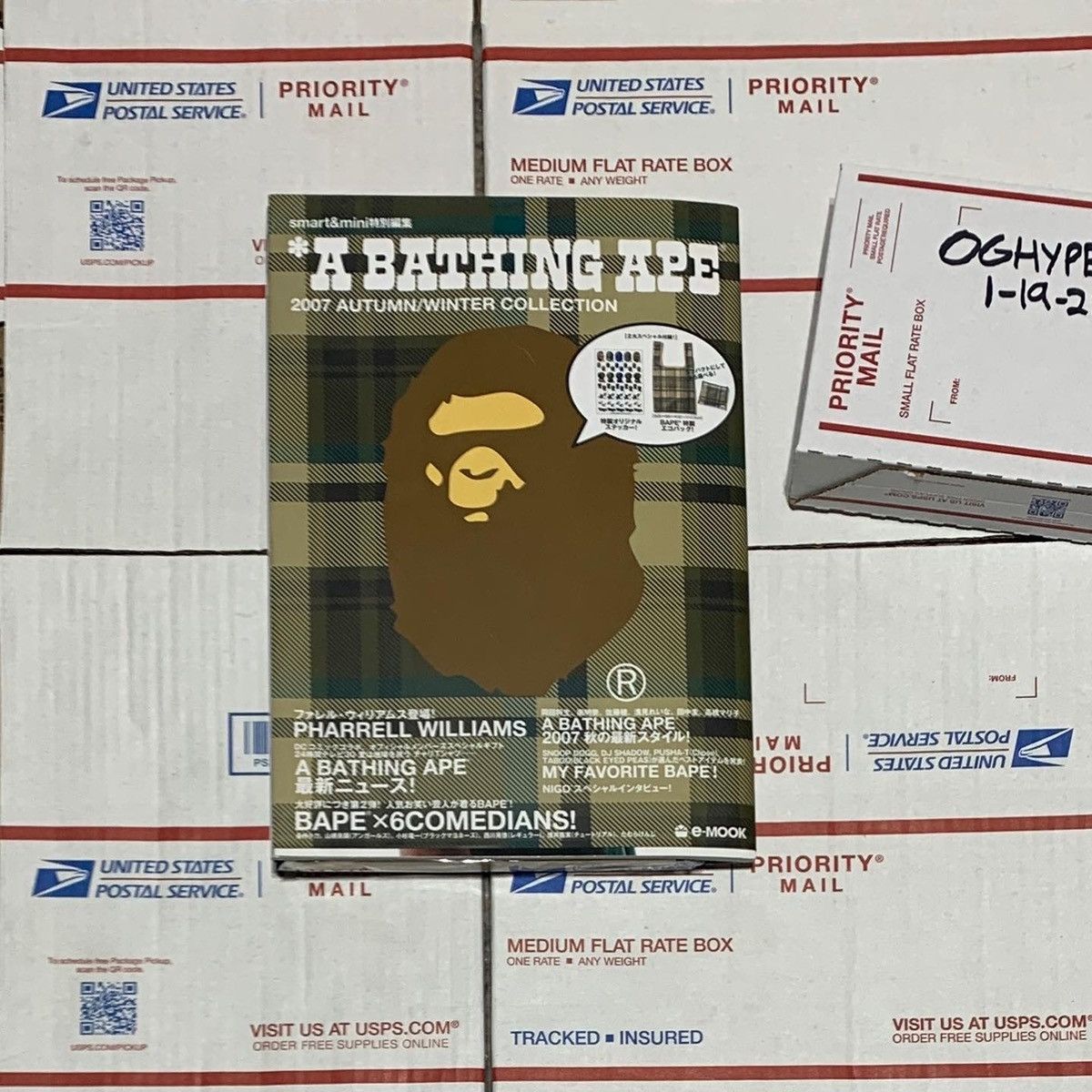 Bape 2007 Bape magazine + Bag Size ONE SIZE - 1 Thumbnail