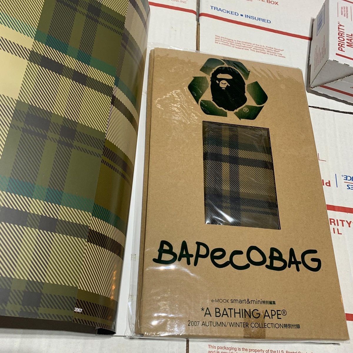 Bape 2007 Bape magazine + Bag Size ONE SIZE - 2 Thumbnail