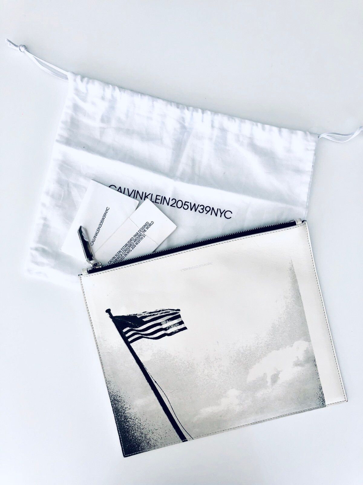 Pre-owned Calvin Klein 205w39nyc X Raf Simons Calvin Klein 205w39nyc American Flag Print Leather Pouch In White