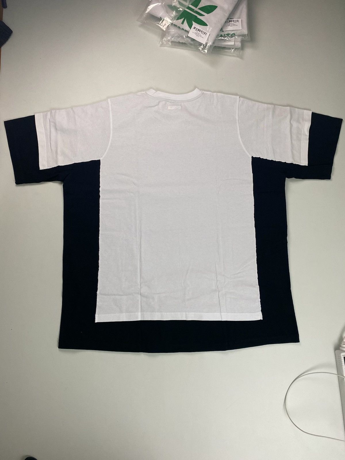 Vetements *RARE* Vetements Weed Drug Tshirt Sz.L Size US L / EU 52-54 / 3 - 5 Thumbnail