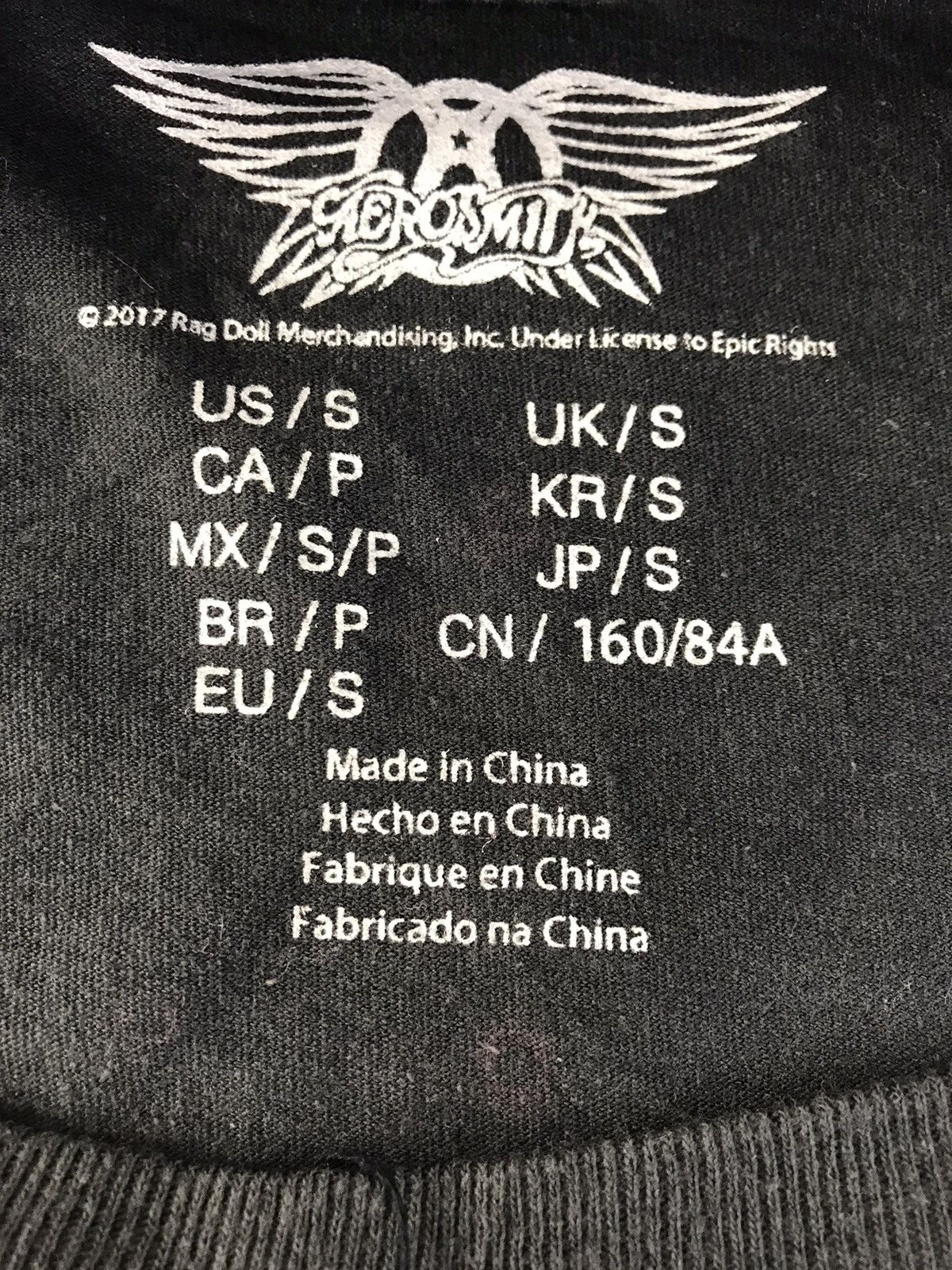 Aerosmith × Vintage Aerosmith World Tour 2017 Big Logo Printed Tee Tears Neck Size S / US 4 / IT 40 - 4 Thumbnail