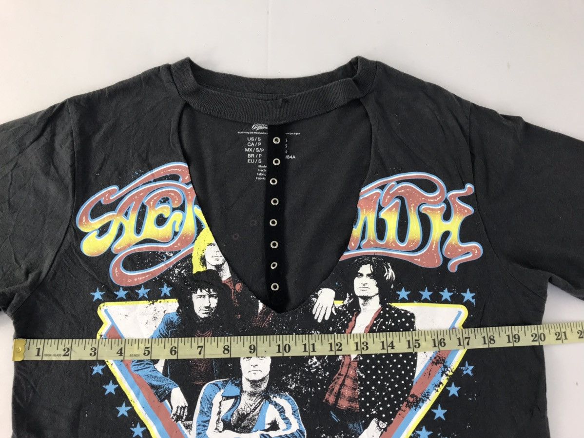 Aerosmith × Vintage Aerosmith World Tour 2017 Big Logo Printed Tee Tears Neck Size S / US 4 / IT 40 - 5 Thumbnail