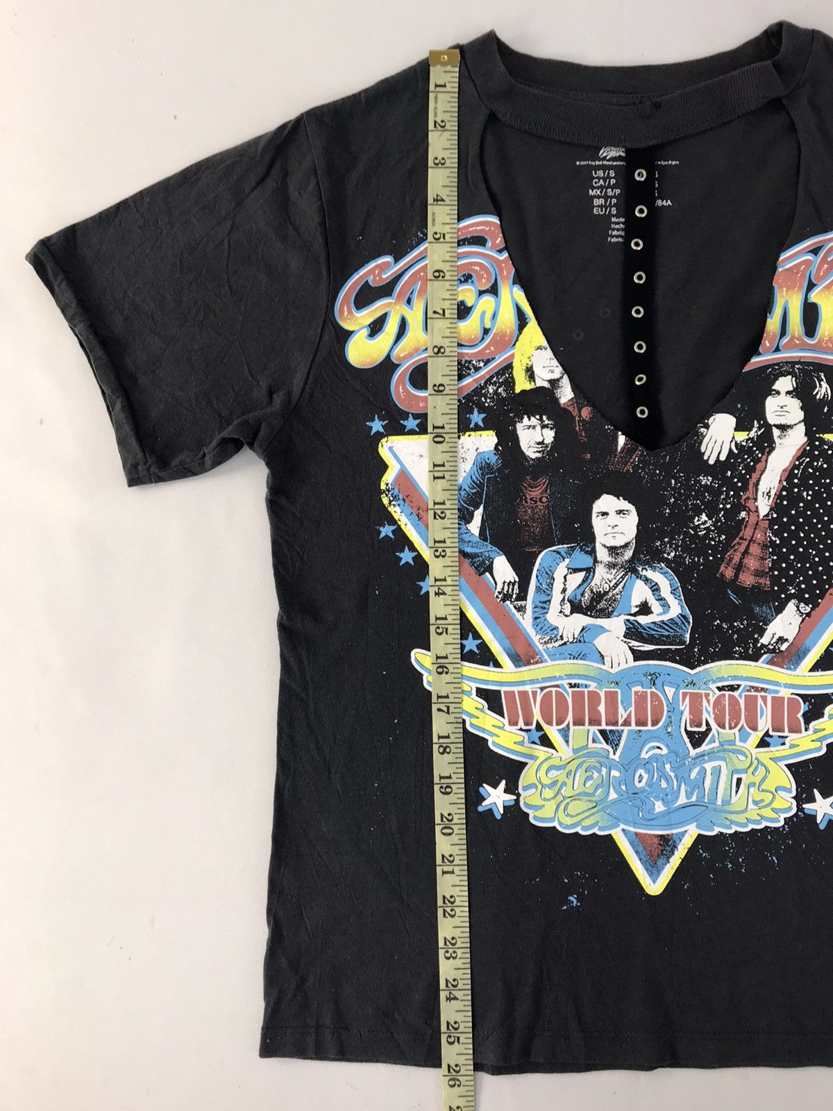 Aerosmith × Vintage Aerosmith World Tour 2017 Big Logo Printed Tee Tears Neck Size S / US 4 / IT 40 - 6 Thumbnail