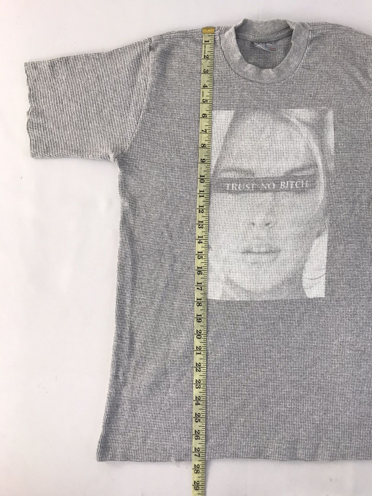 Vintage Shaka Wear Trust No Bitch Girl Art Stretchable Tee Size US S / EU 44-46 / 1 - 9 Thumbnail