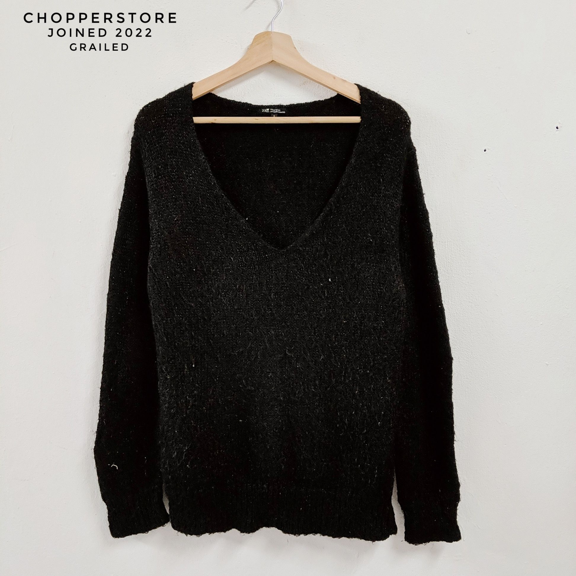 Japanese Brand Vintage Vingt-Trois V-Neck Mohair Knitwear Sweater Jumper Size US S / EU 44-46 / 1 - 1 Thumbnail