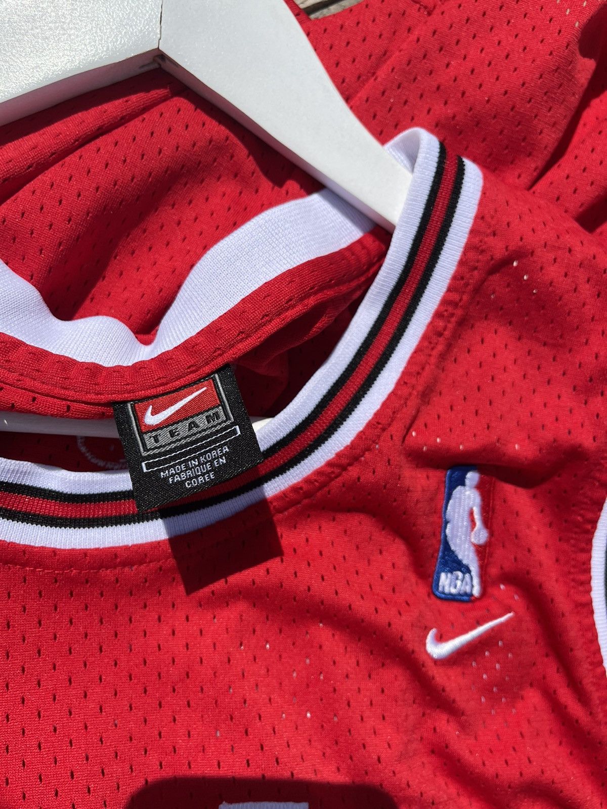 Jordan Brand × Nike × Vintage #23 Jordan Nike Vintage chicago bulls jersey sleeveless Size US L / EU 52-54 / 3 - 12 Thumbnail