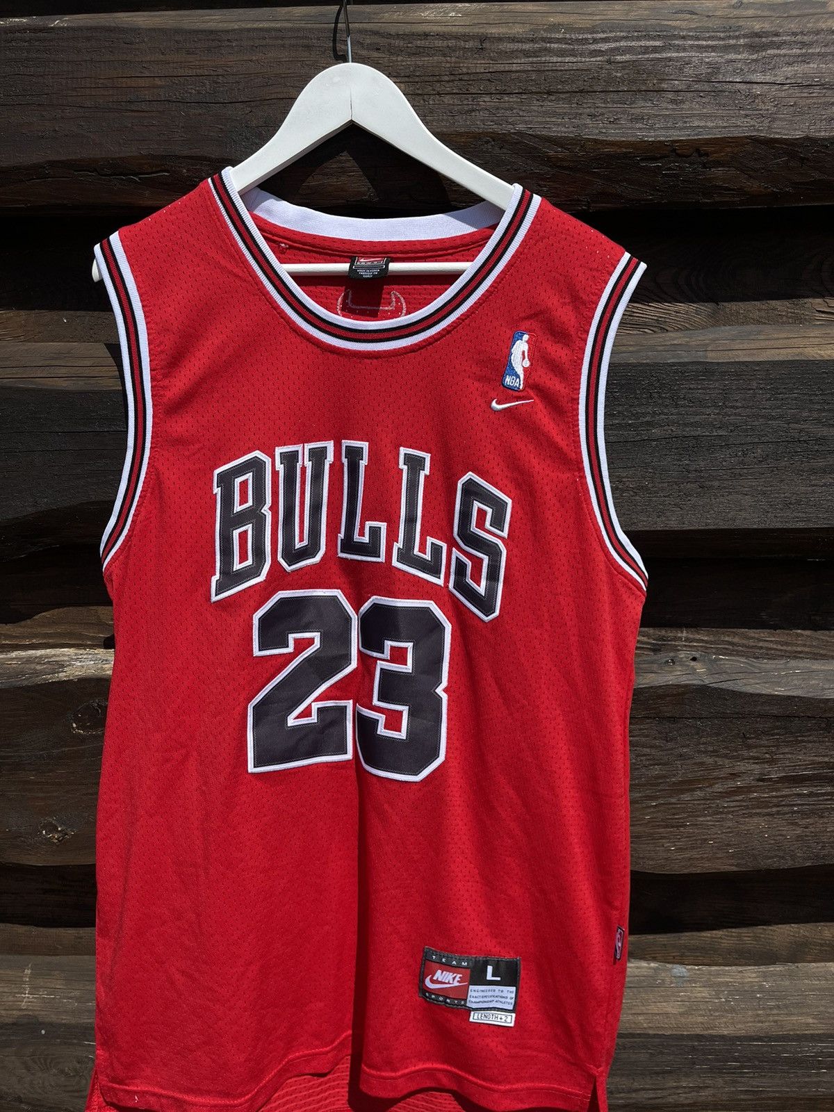 Jordan Brand × Nike × Vintage #23 Jordan Nike Vintage chicago bulls jersey sleeveless Size US L / EU 52-54 / 3 - 3 Thumbnail