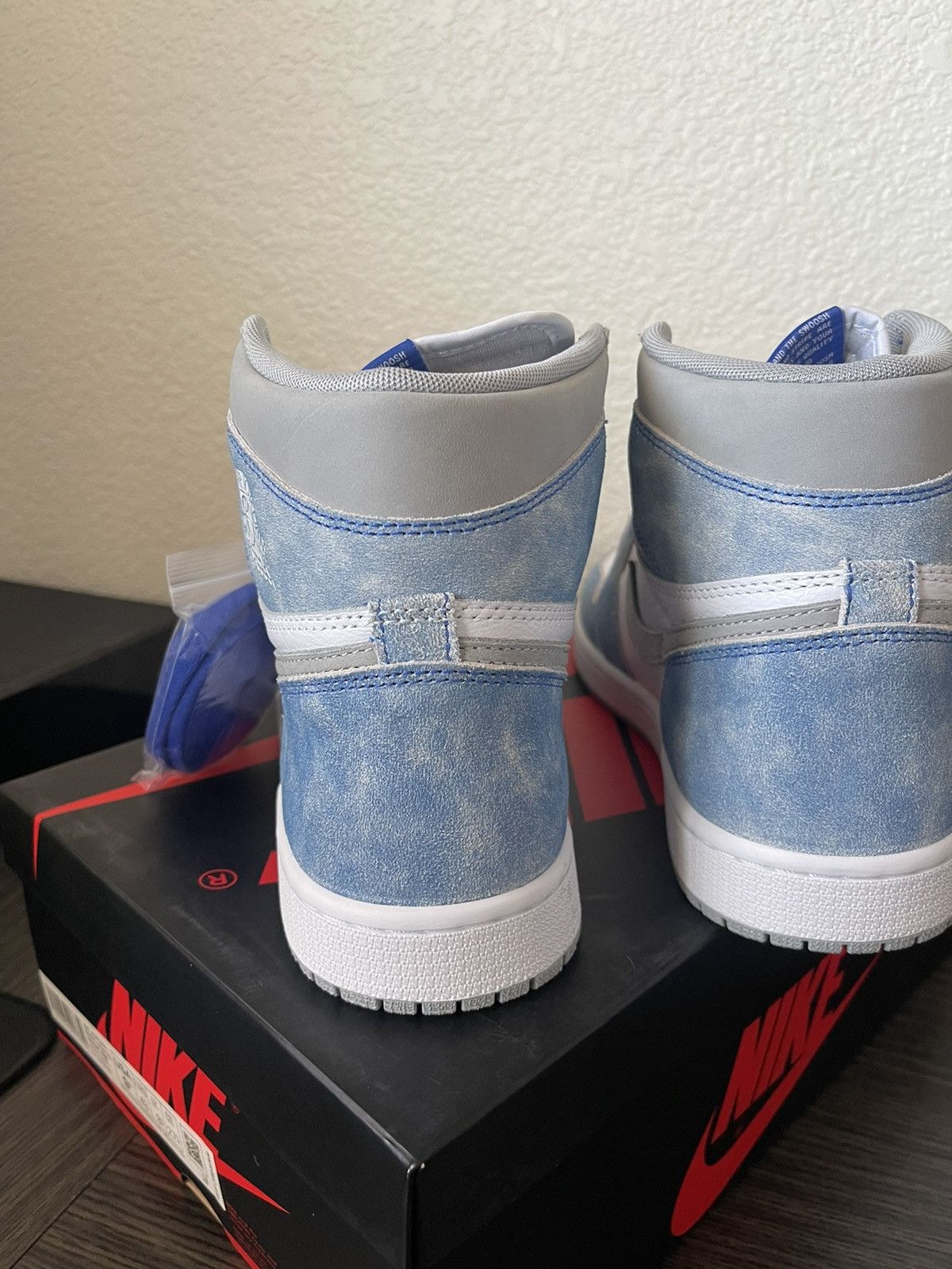 Jordan Brand × Nike Jordan 1 hyper royal Size US 9.5 / EU 42-43 - 3 Thumbnail