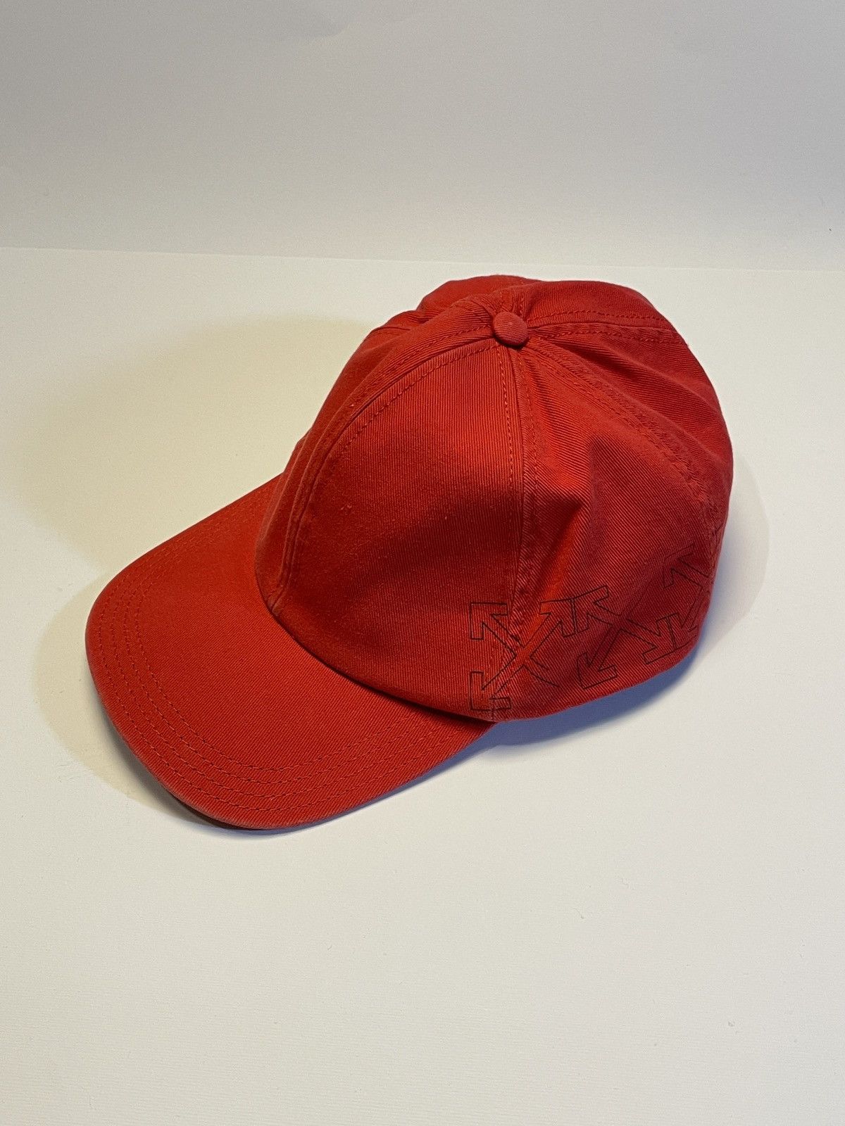 OFF-WHITE Cross-arrow Cotton Baseball Cap In Red