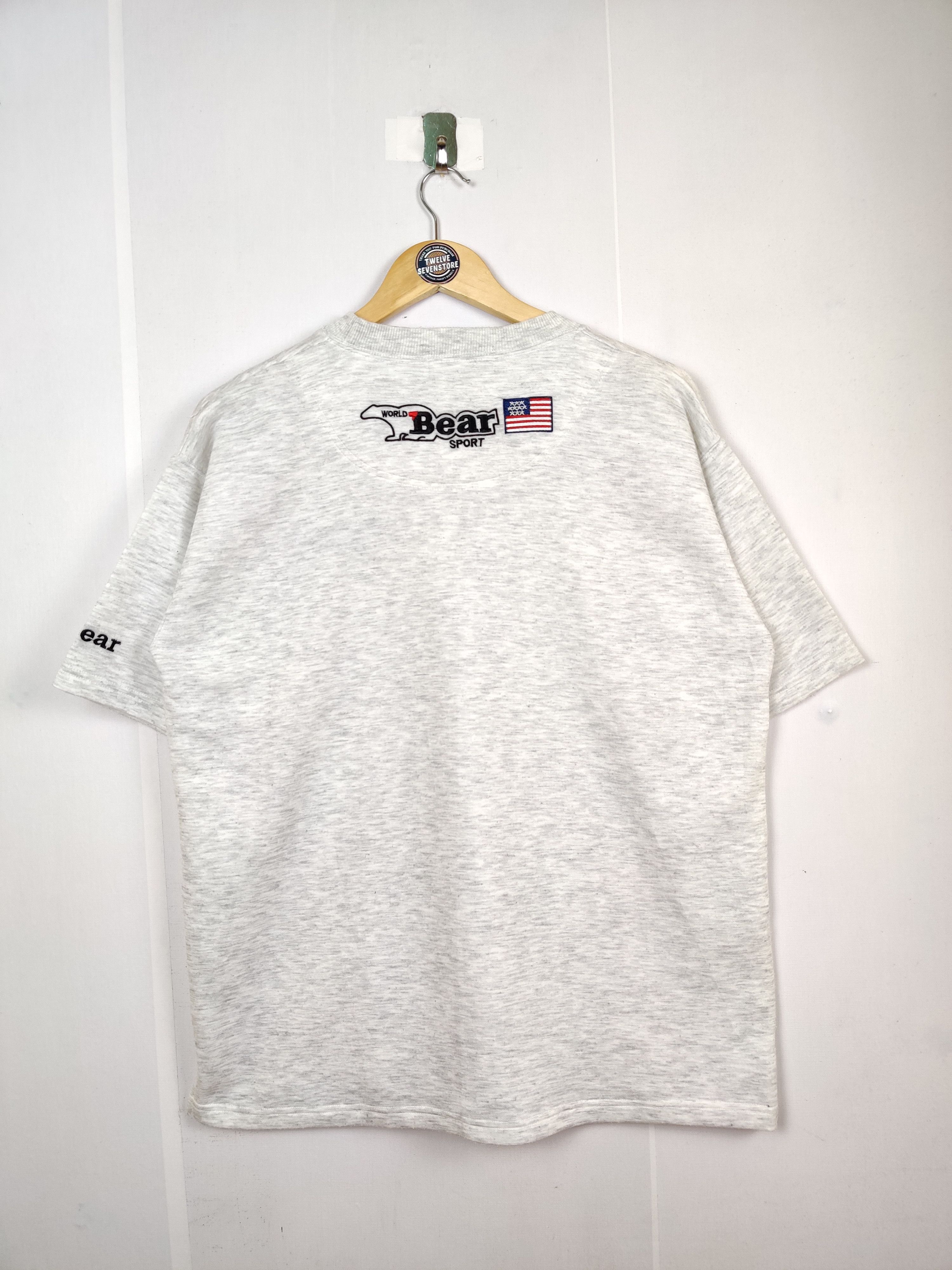 Japanese Brand Vintage World Bear Sport Tee Tshirt Size US L / EU 52-54 / 3 - 11 Thumbnail