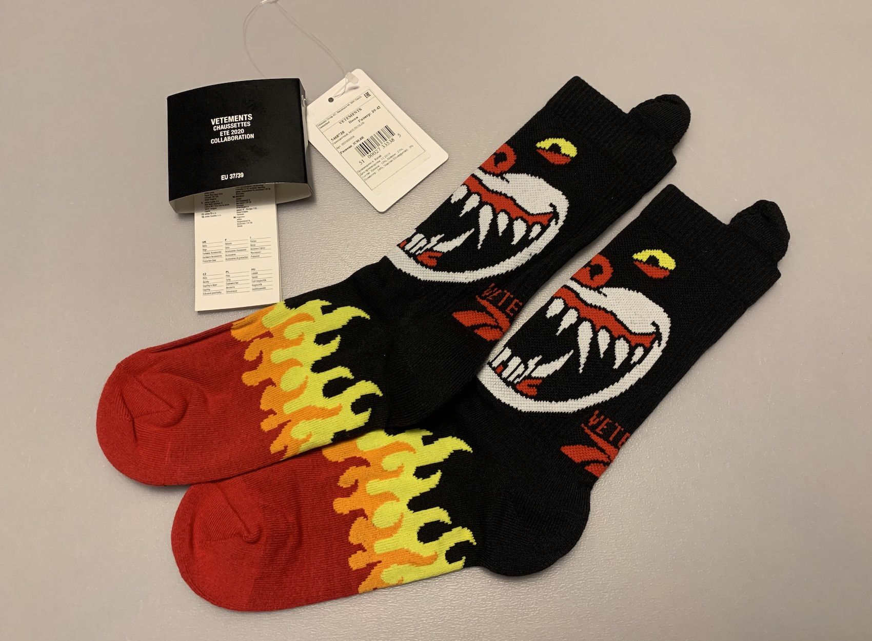 Vetements SS'20 Socks Angry Cat Size ONE SIZE - 1 Thumbnail