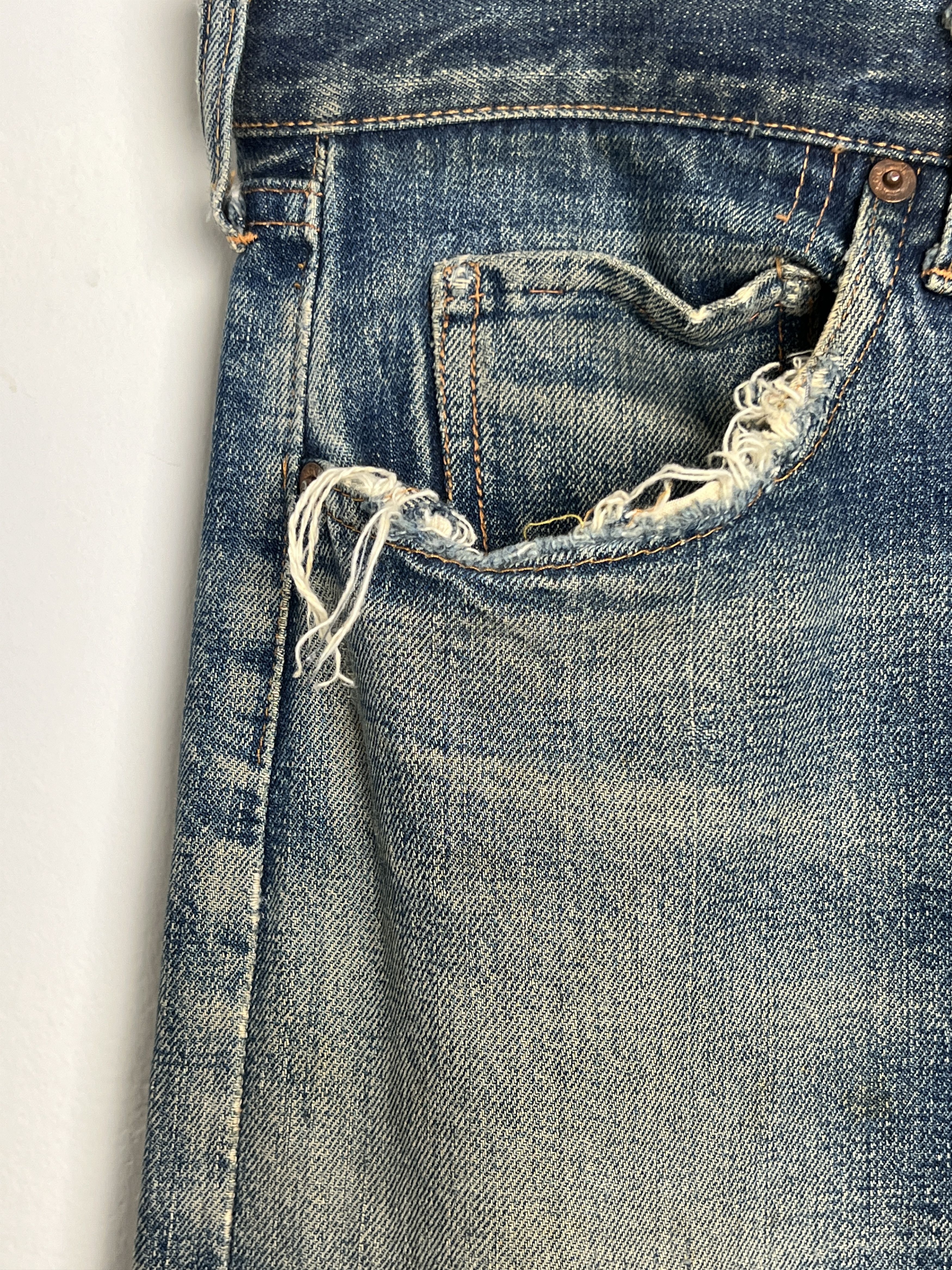 Levi's 1960s Levi's 501 Distressed Redline Selvedge Big E #8 Denim Size US 32 / EU 48 - 7 Thumbnail