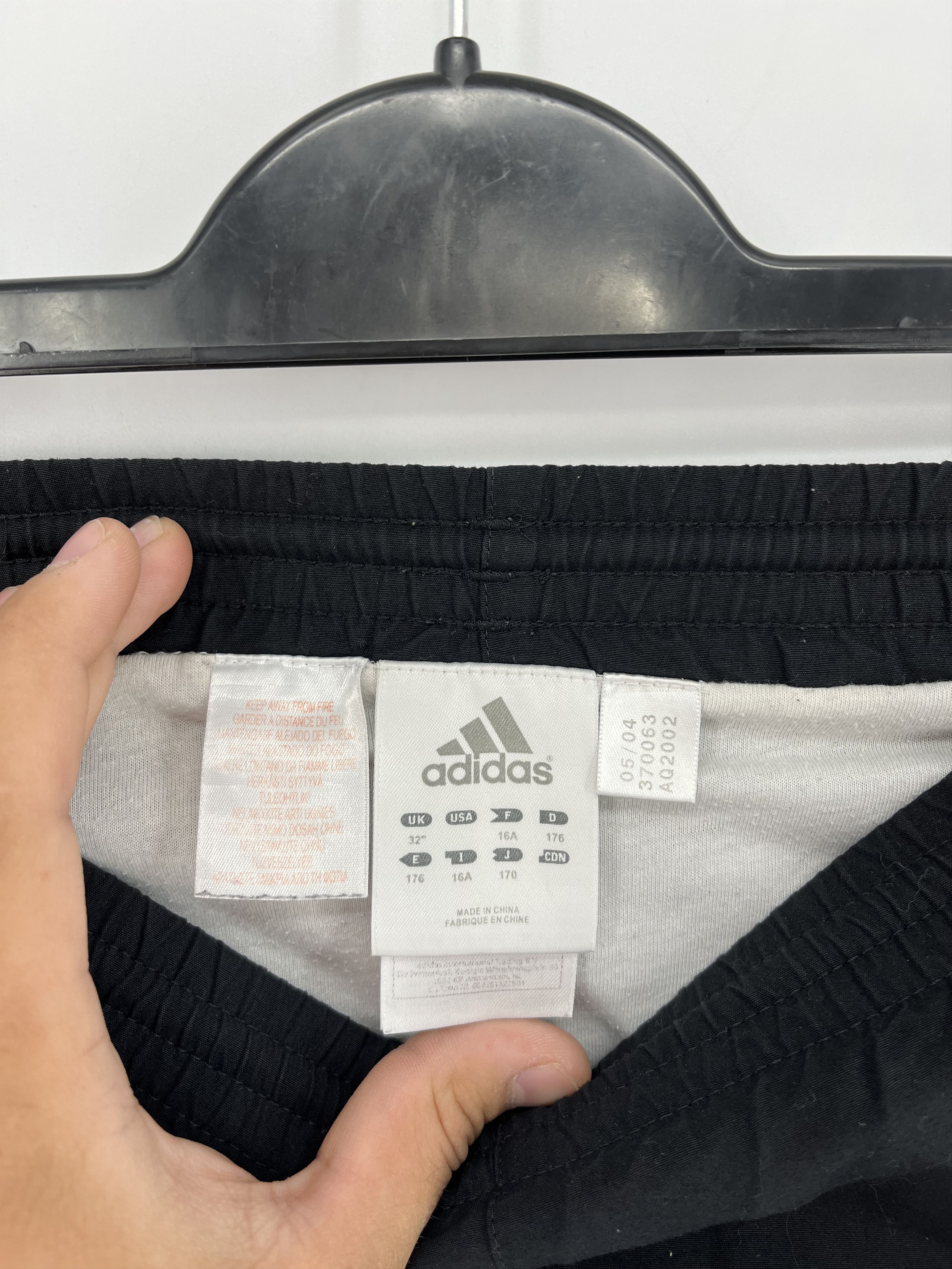 Adidas Vintage Adidas shorts streetwear y2k style casual Size US 36 / EU 52 - 7 Thumbnail