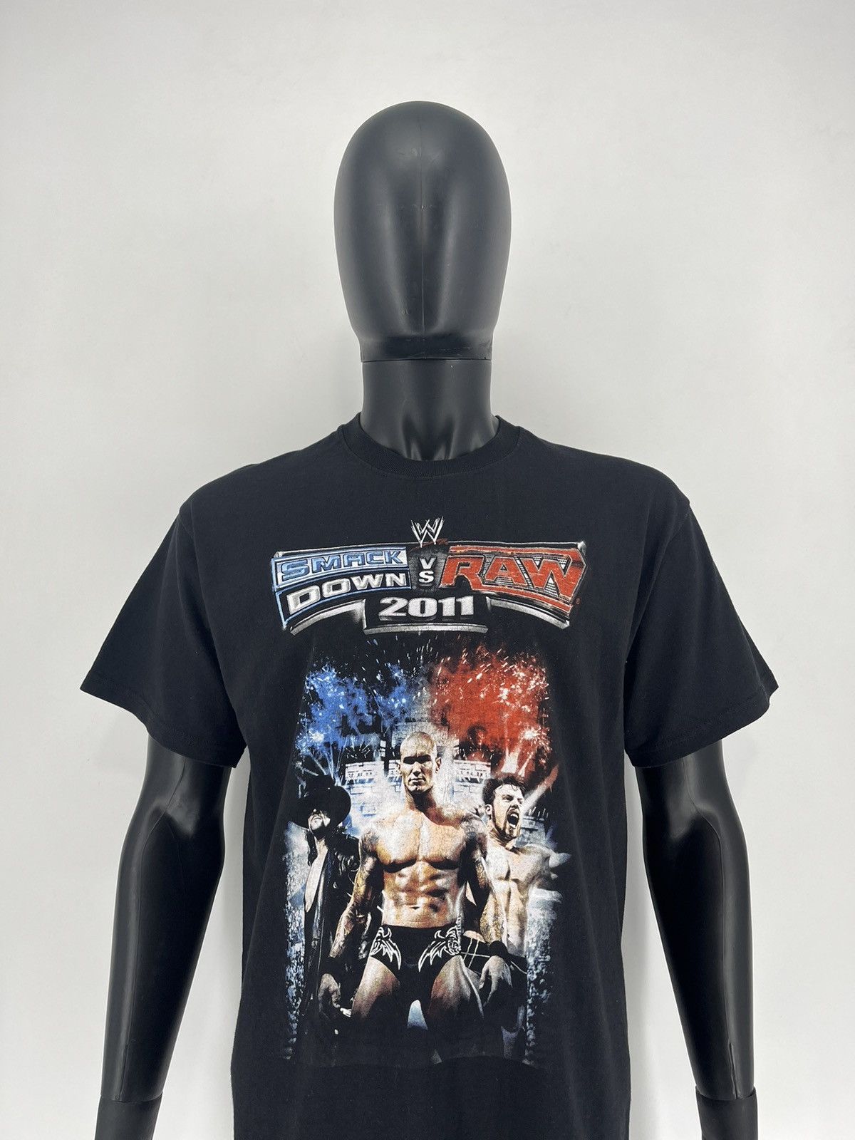 WWE 2011 Wrestlemania Raw Vs Smack Down Black T-Shirt Size US L / EU 52-54 / 3 - 6 Thumbnail