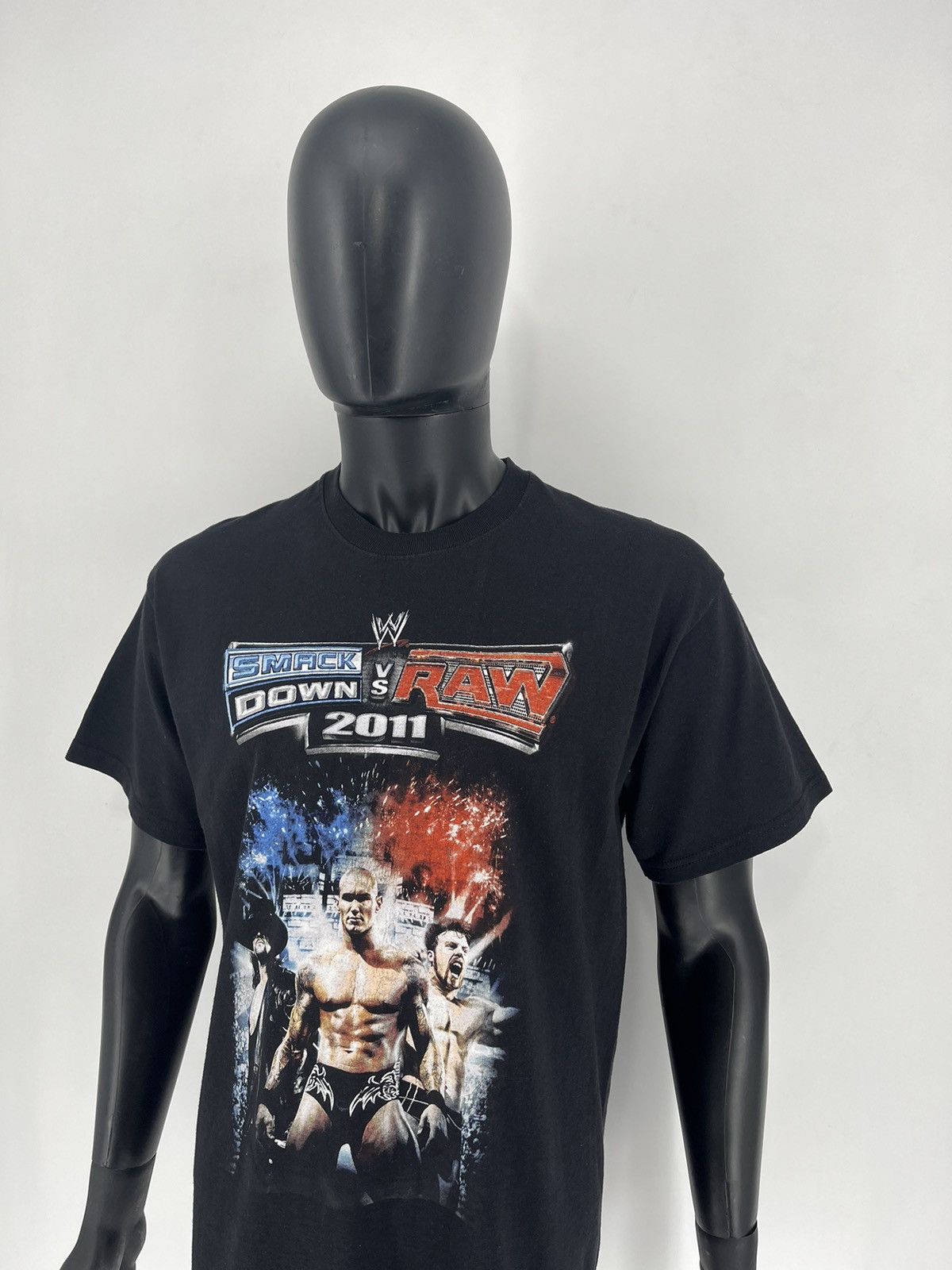 WWE 2011 Wrestlemania Raw Vs Smack Down Black T-Shirt Size US L / EU 52-54 / 3 - 4 Thumbnail