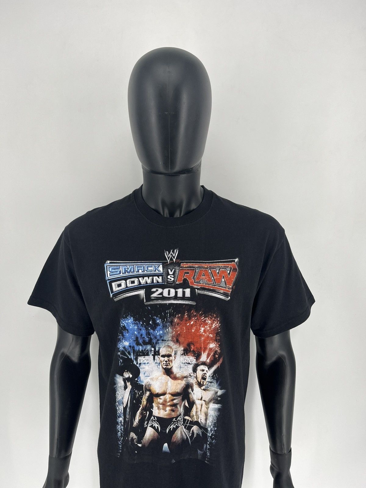 WWE 2011 Wrestlemania Raw Vs Smack Down Black T-Shirt Size US L / EU 52-54 / 3 - 5 Thumbnail
