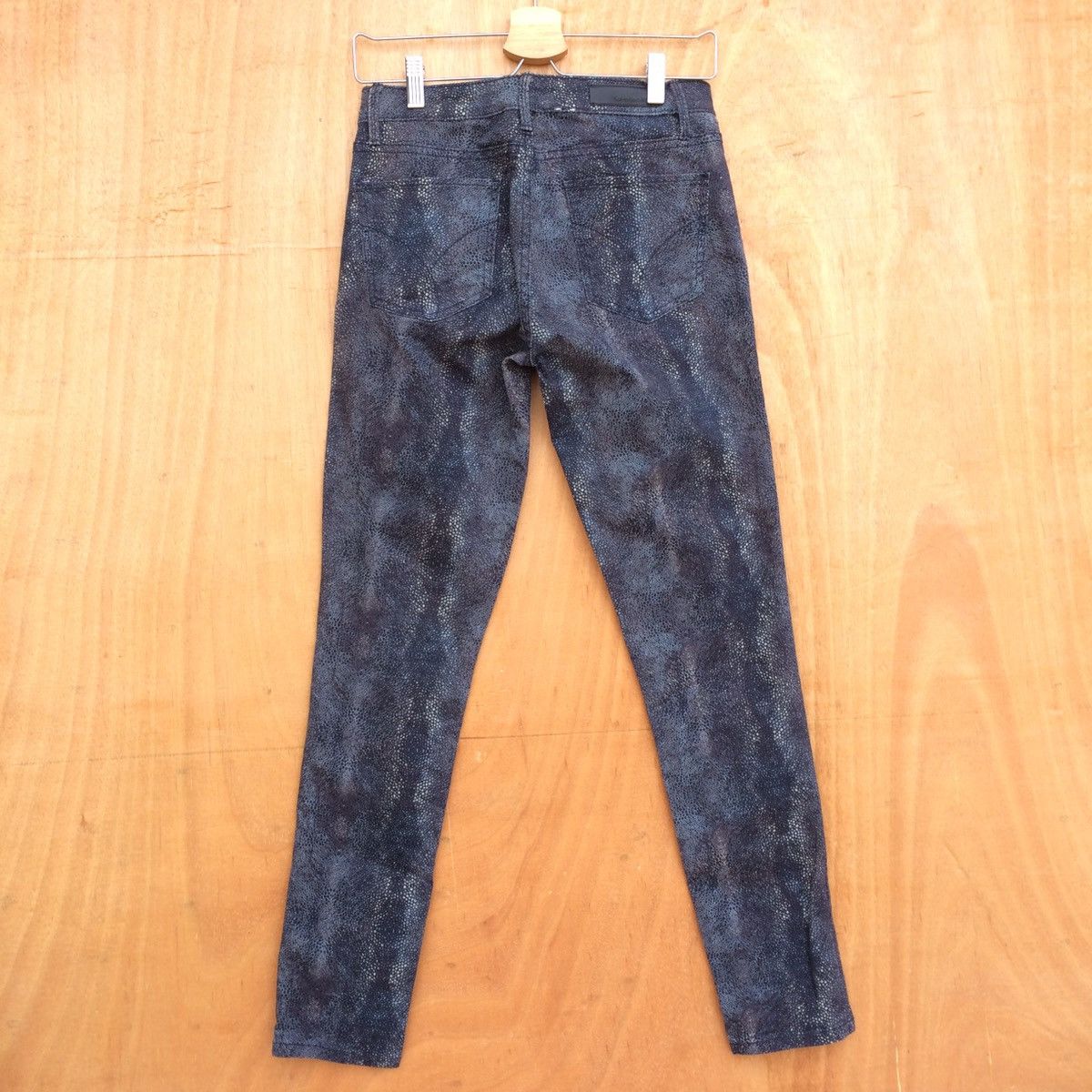 Calvin Klein CALVIN KLEIN Snakeskin stretchable jean Slim Fit W29x30 Size US 29 - 2 Thumbnail
