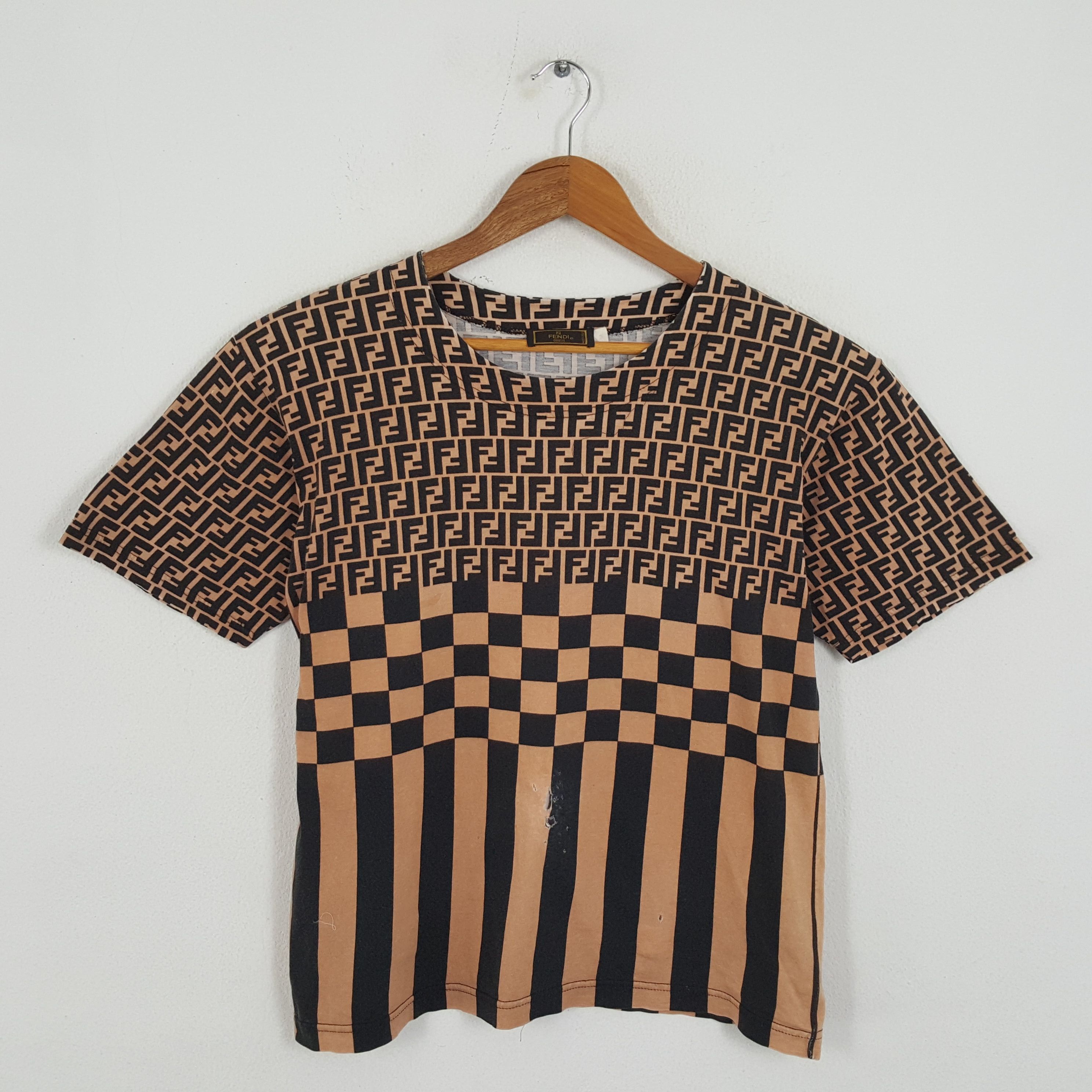Fendi × Vintage Vintage FENDI Monogram Italian Brand T-Shirts Size US M / EU 48-50 / 2 - 1 Thumbnail