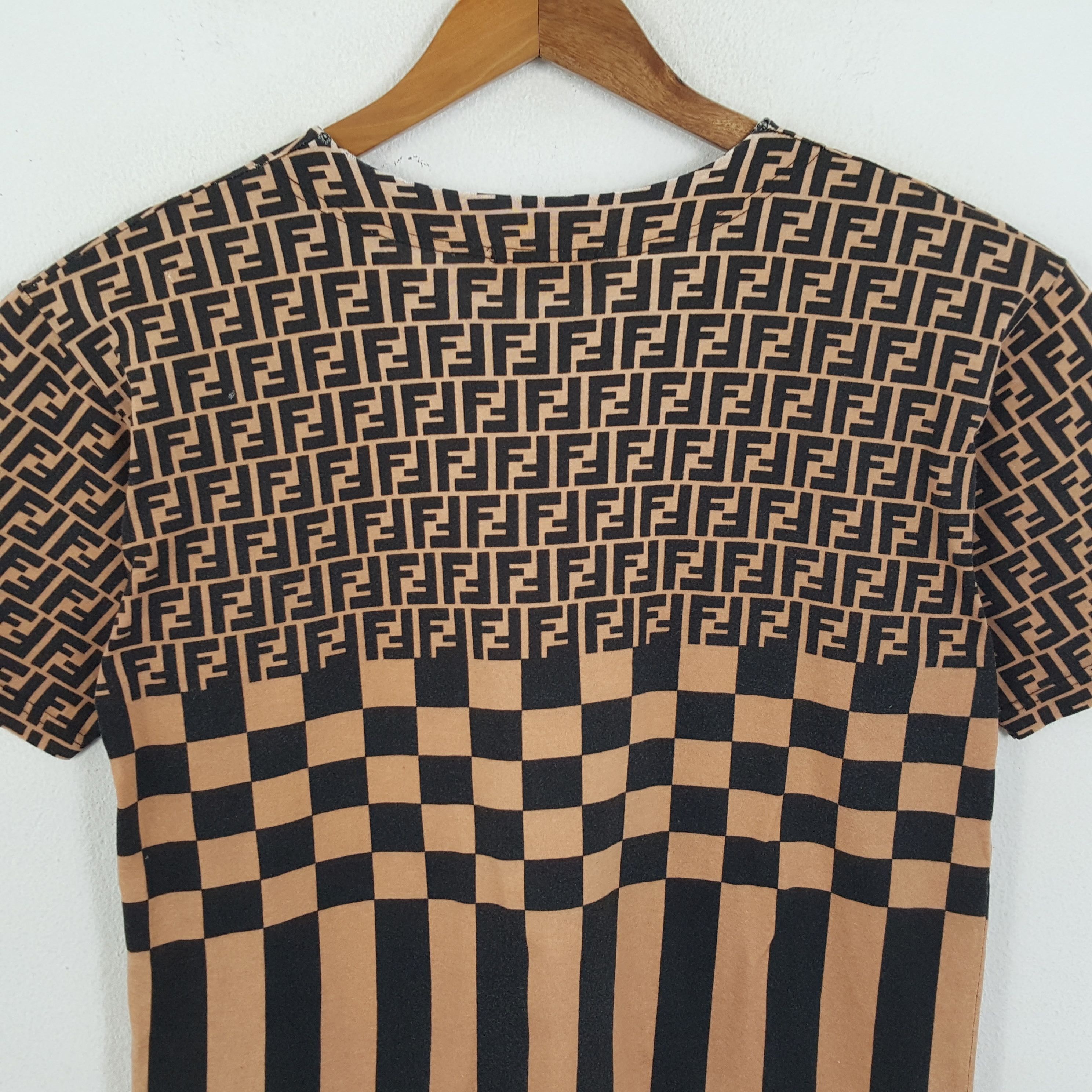Fendi × Vintage Vintage FENDI Monogram Italian Brand T-Shirts Size US M / EU 48-50 / 2 - 4 Thumbnail