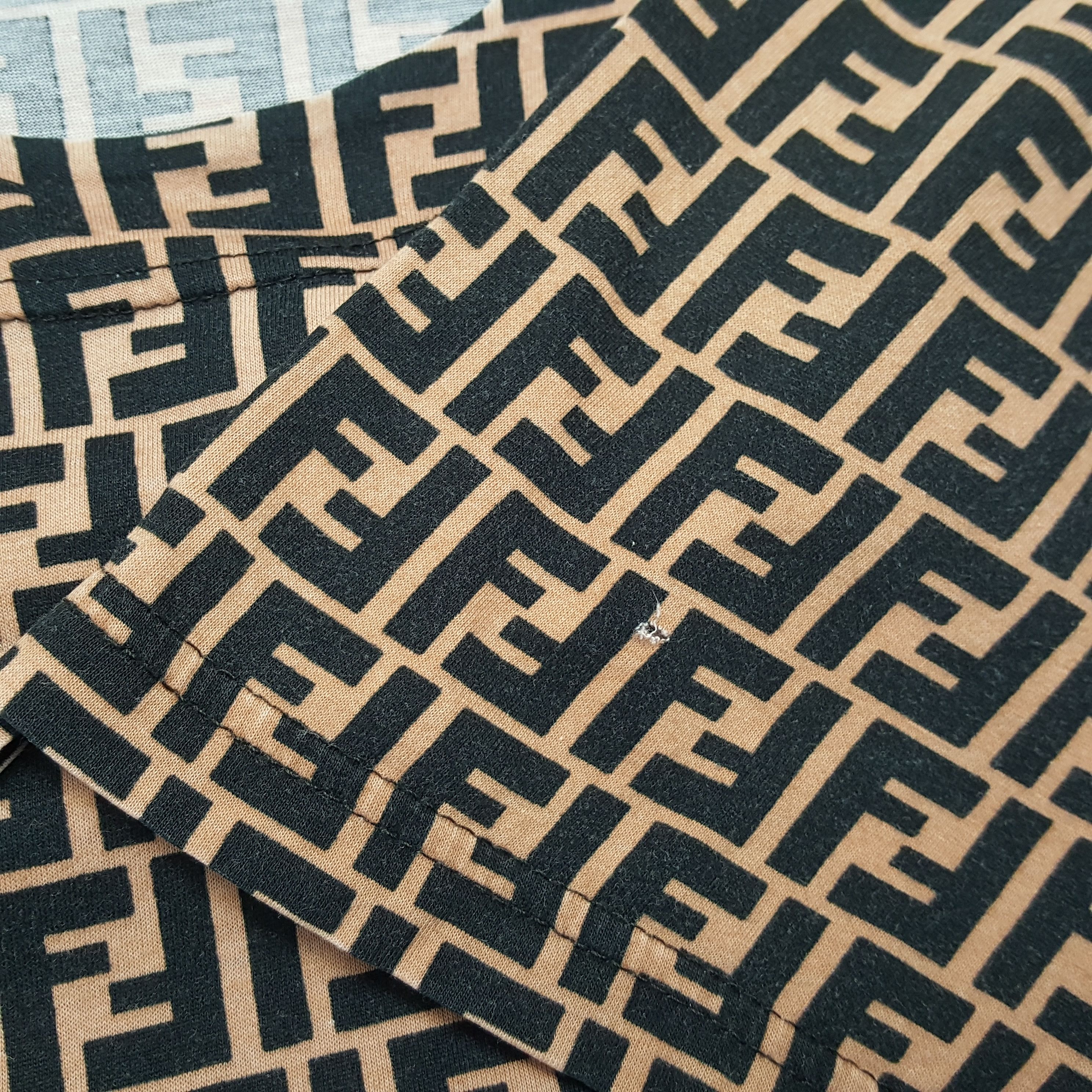 Fendi × Vintage Vintage FENDI Monogram Italian Brand T-Shirts Size US M / EU 48-50 / 2 - 8 Thumbnail
