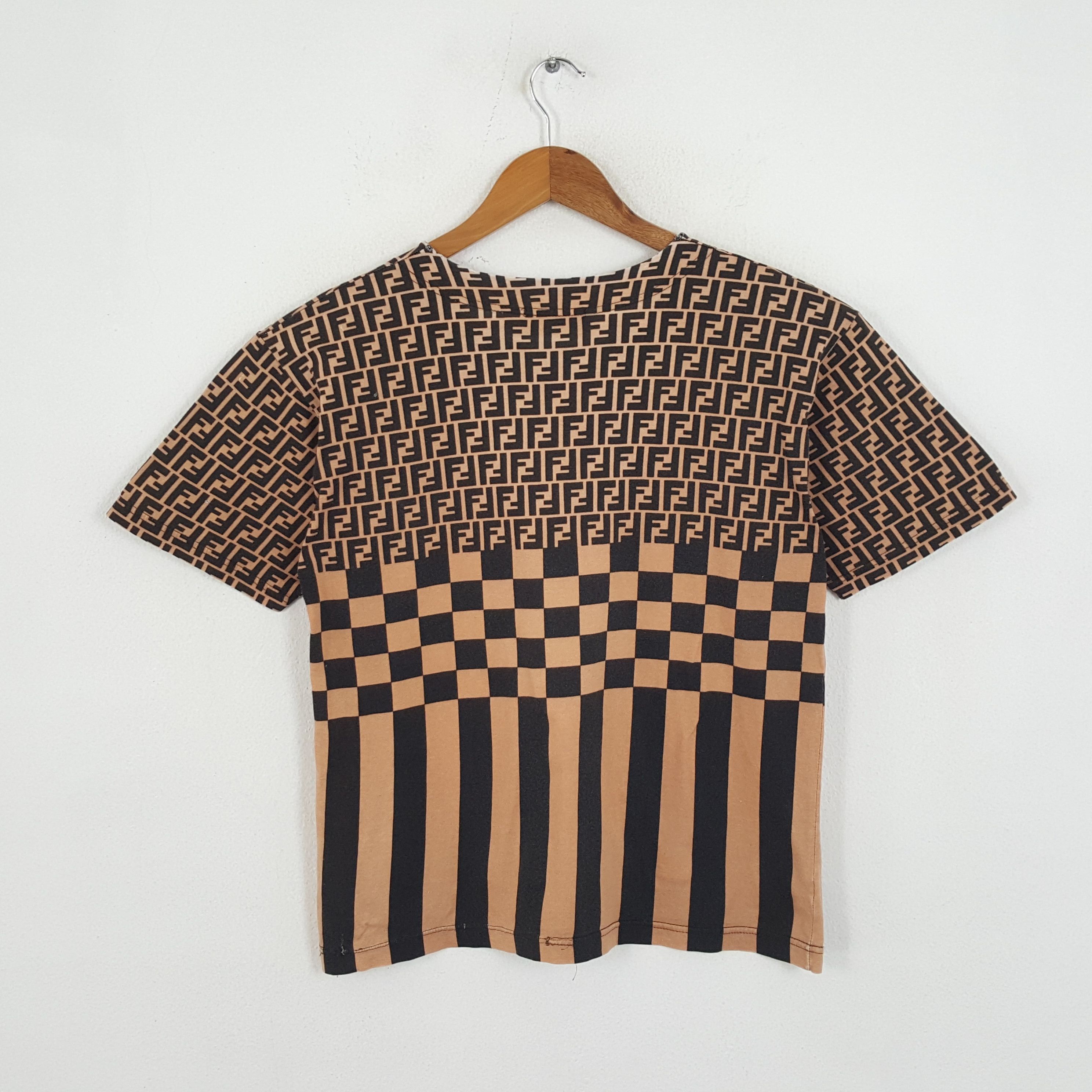 Fendi × Vintage Vintage FENDI Monogram Italian Brand T-Shirts Size US M / EU 48-50 / 2 - 3 Thumbnail