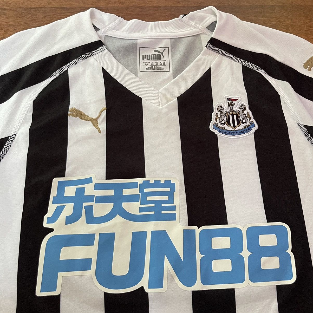 Puma NEWCASTLE PUMA 2018/2019 FOOTBALL SOCCER HOME WOMENS JERSEY Size S / US 4 / IT 40 - 3 Thumbnail