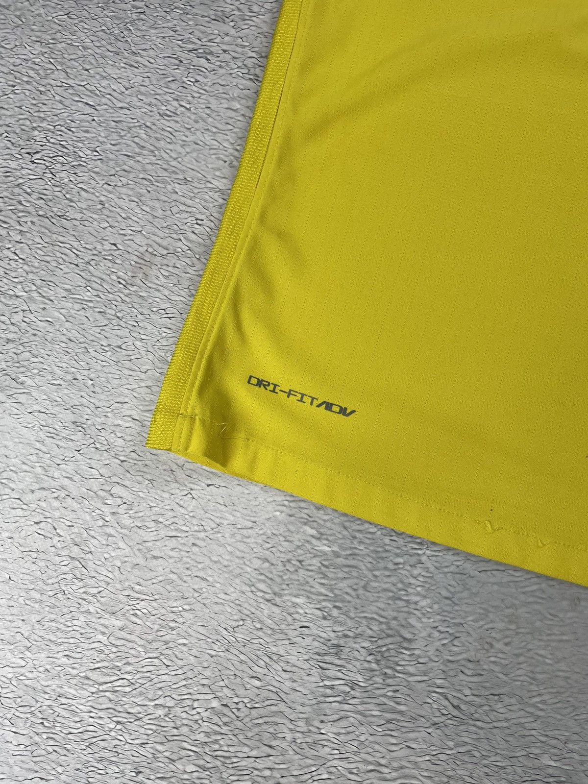 Nike Liverpool 2021/22 Nike Soccer Jersey y2k blokecore Size US S / EU 44-46 / 1 - 4 Thumbnail