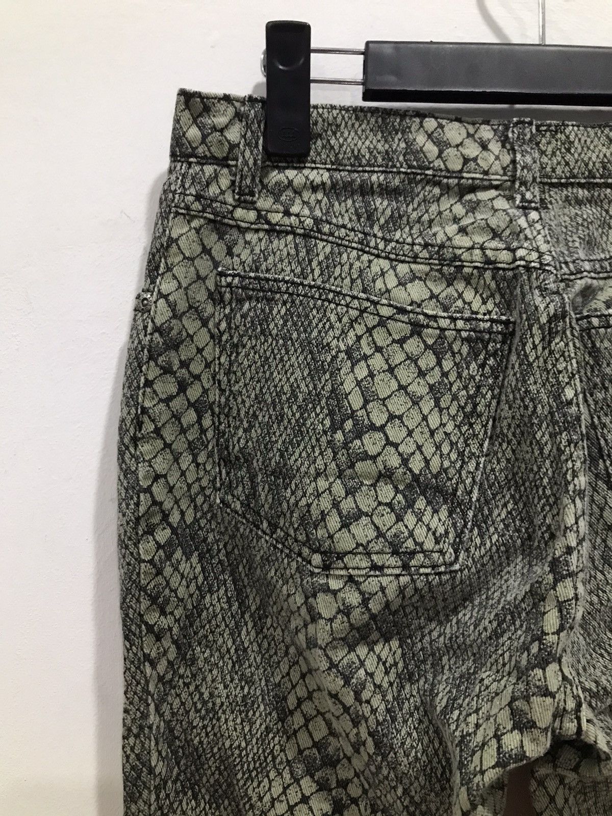 XOXO Xoxo snakes skin denim bootcut jeans Size US 28 / EU 44 - 18 Thumbnail