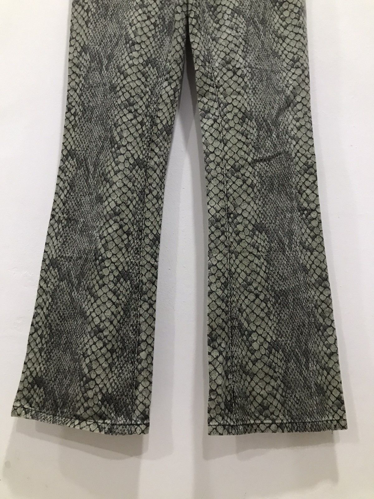 XOXO Xoxo snakes skin denim bootcut jeans Size US 28 / EU 44 - 6 Thumbnail