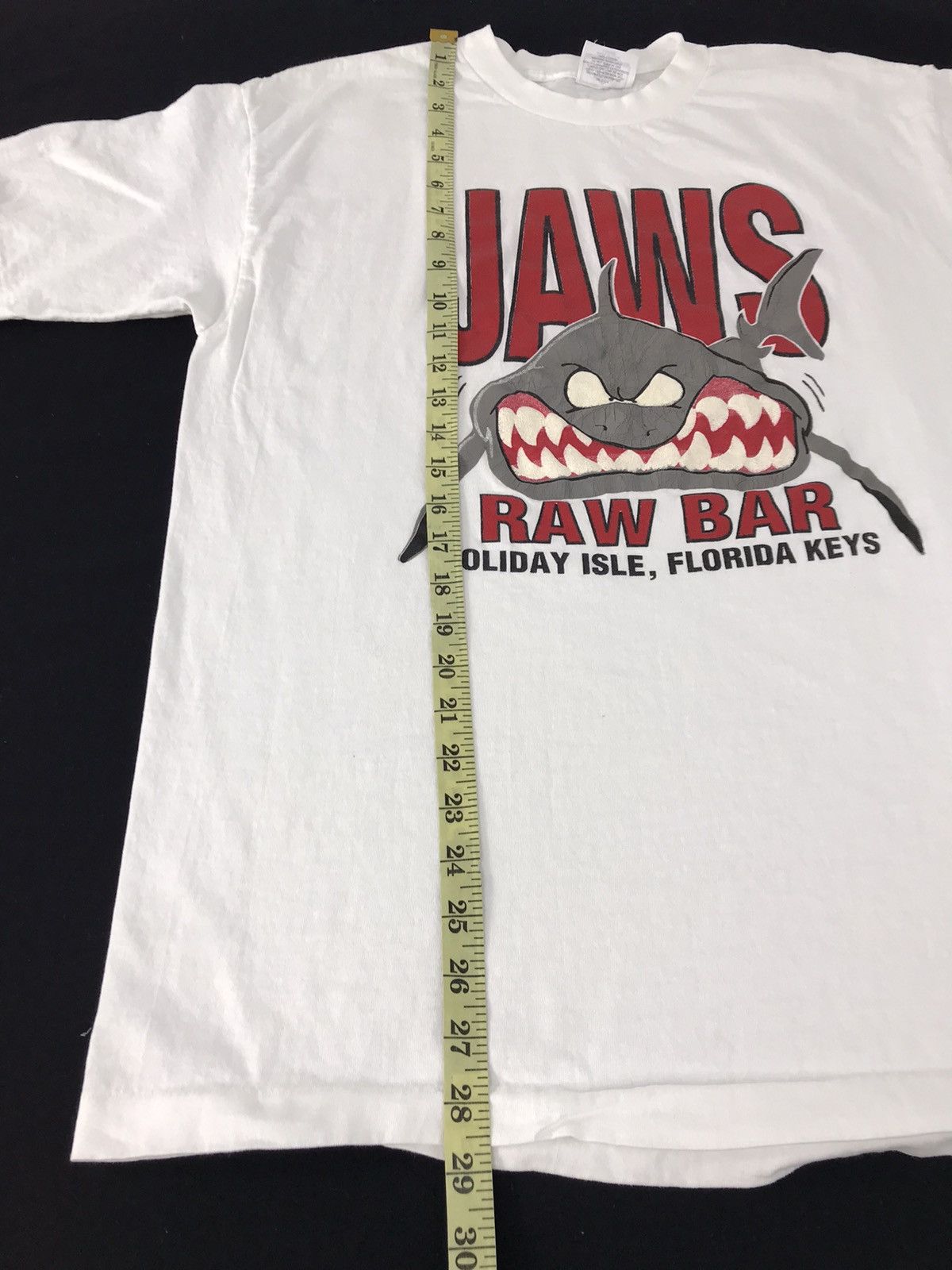 Vintage Vintage 90s Jaws Raw Bar Holiday Isle Shark Logo T-shirt Size US L / EU 52-54 / 3 - 7 Thumbnail
