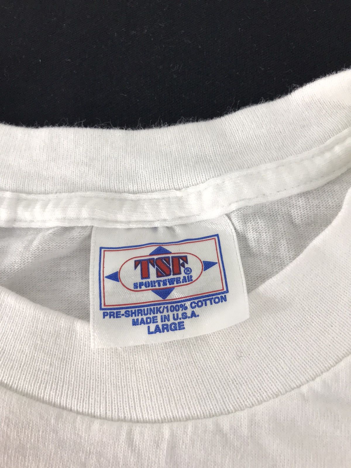 Vintage Vintage 90s Jaws Raw Bar Holiday Isle Shark Logo T-shirt Size US L / EU 52-54 / 3 - 4 Thumbnail