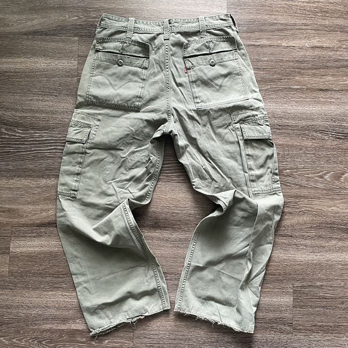 Vintage VINTAGE LEVIS CARGO PANTS Grailed
