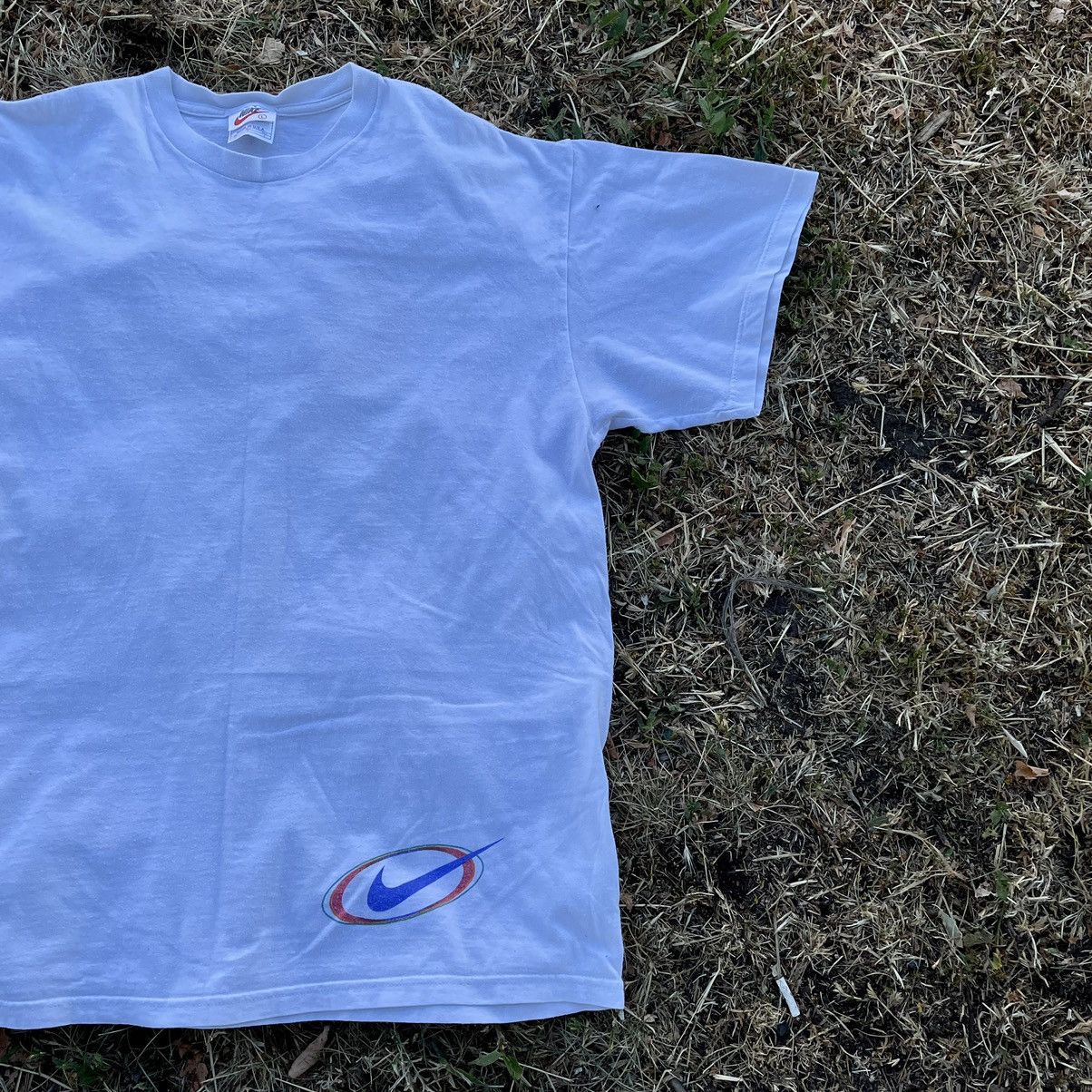 Vintage Vintage 90s Nike Swoosh Logo Tee Sun Faded Streetwear Boxy L Size US L / EU 52-54 / 3 - 3 Thumbnail