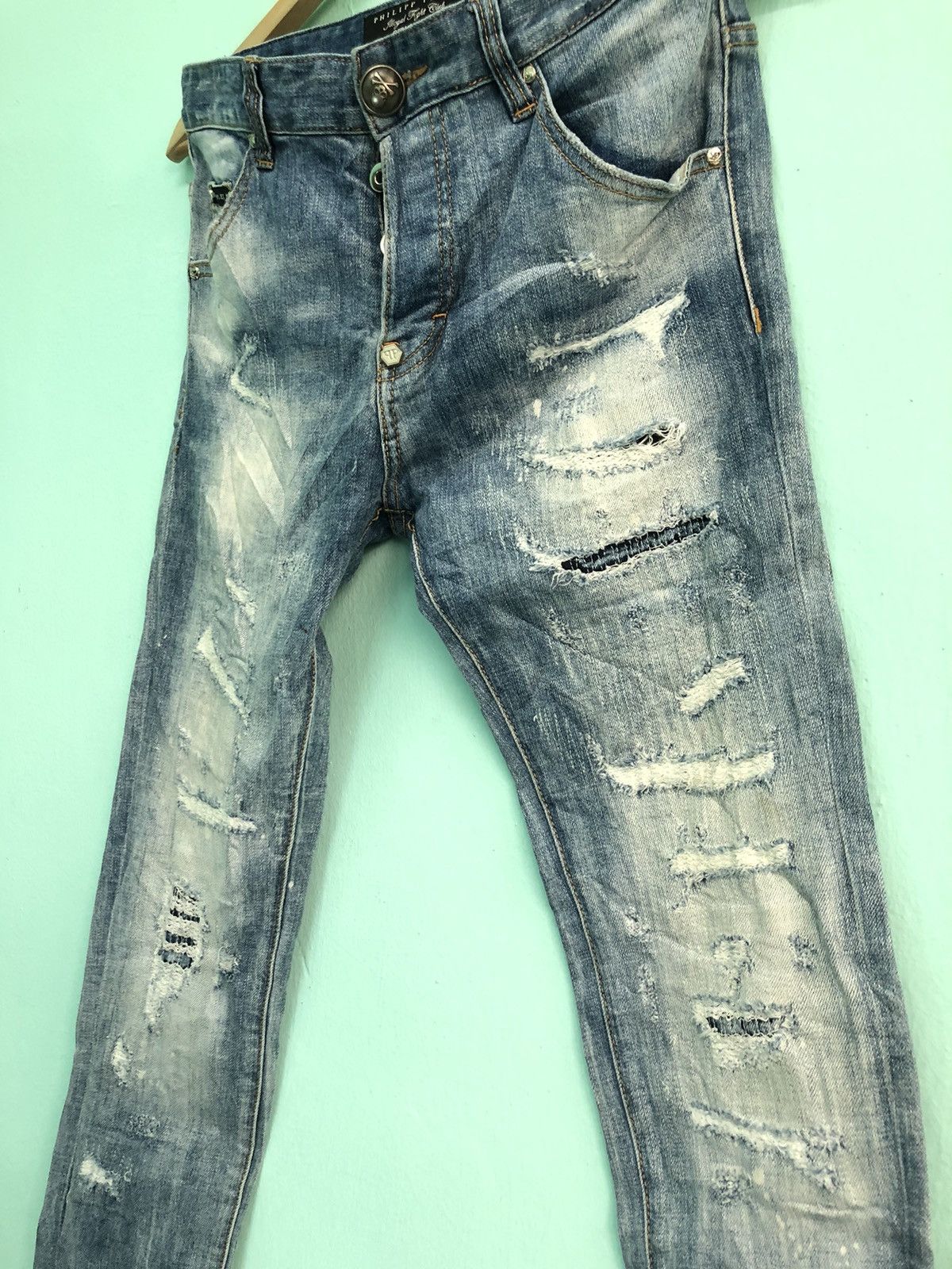 Philipp Plein PHILIPP PLEIN RIPPED DISTRESSED STRAIGHT CUT DENIM JEANS Size US 29 - 3 Thumbnail