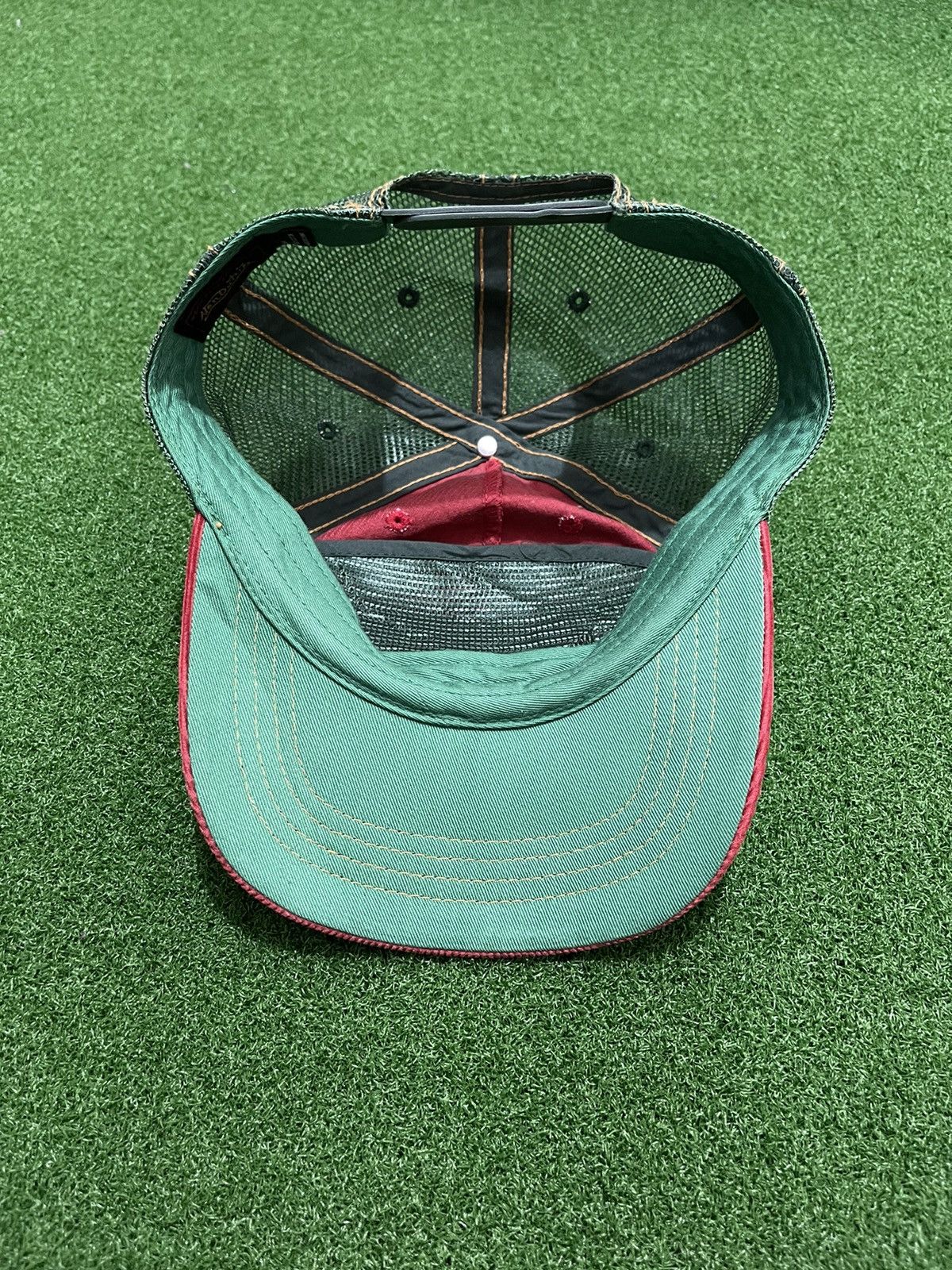 Von Dutch Rare Von Dutch Velvet Trucker Hats Size ONE SIZE - 8 Thumbnail