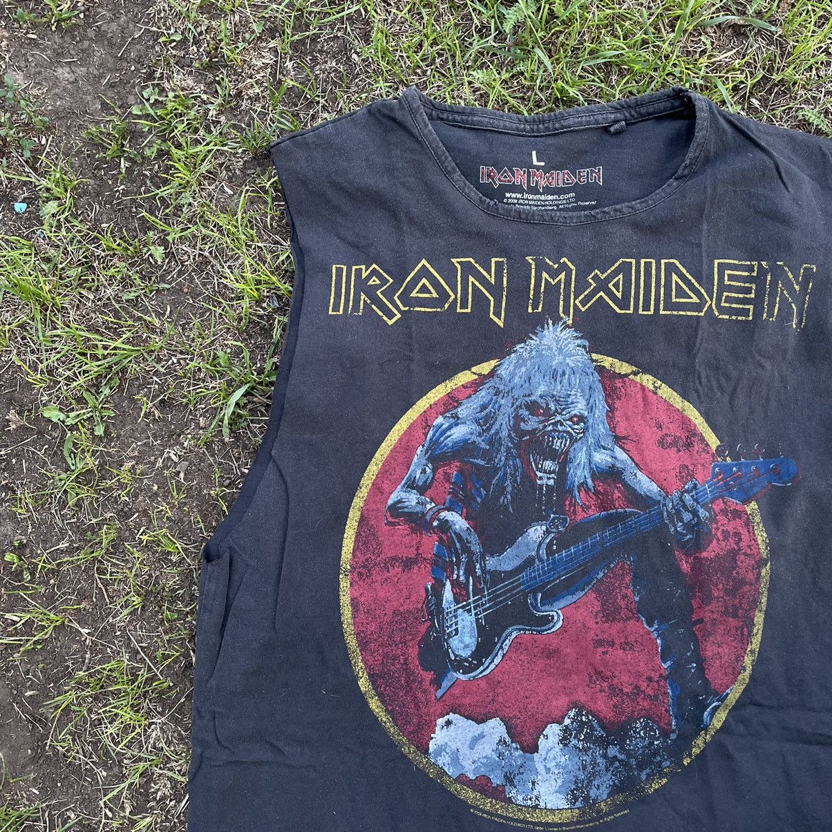 Vintage Vintage Iron Maiden Sun Faded Graphic Band Tee Grunge Boxy L Size US L / EU 52-54 / 3 - 3 Thumbnail