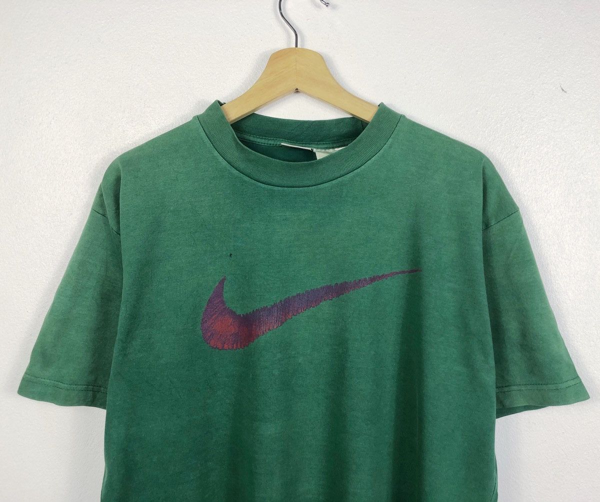 Nike Rare Vintage Nike Big Logo Tee Size US S / EU 44-46 / 1 - 2 Thumbnail