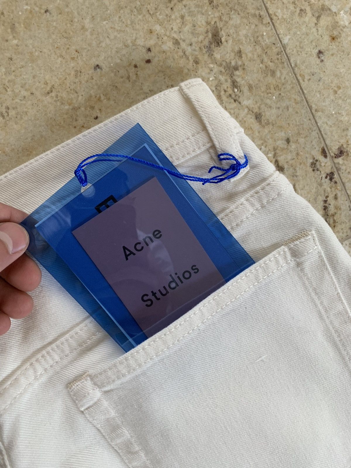 Acne Studios 29 x 34 River Denim in White Size US 29 - 18 Thumbnail