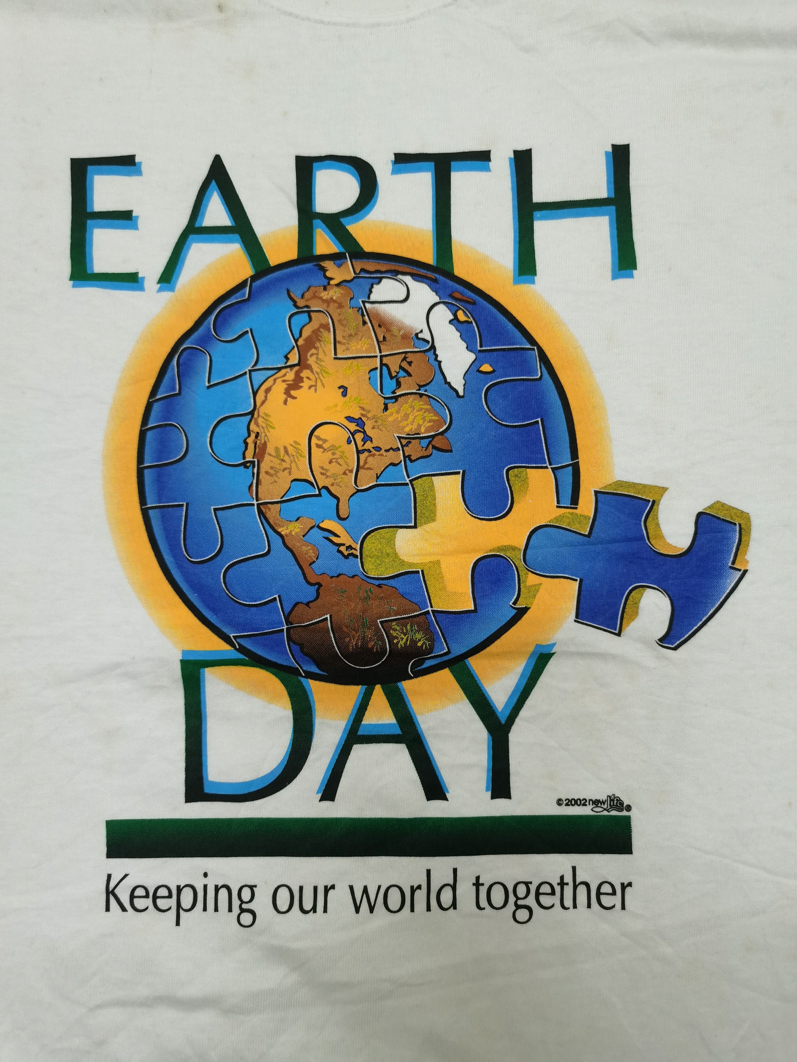 Hanes × Vintage Vintage 2002 Earth Day Keeping Our World Together Size US M / EU 48-50 / 2 - 13 Thumbnail