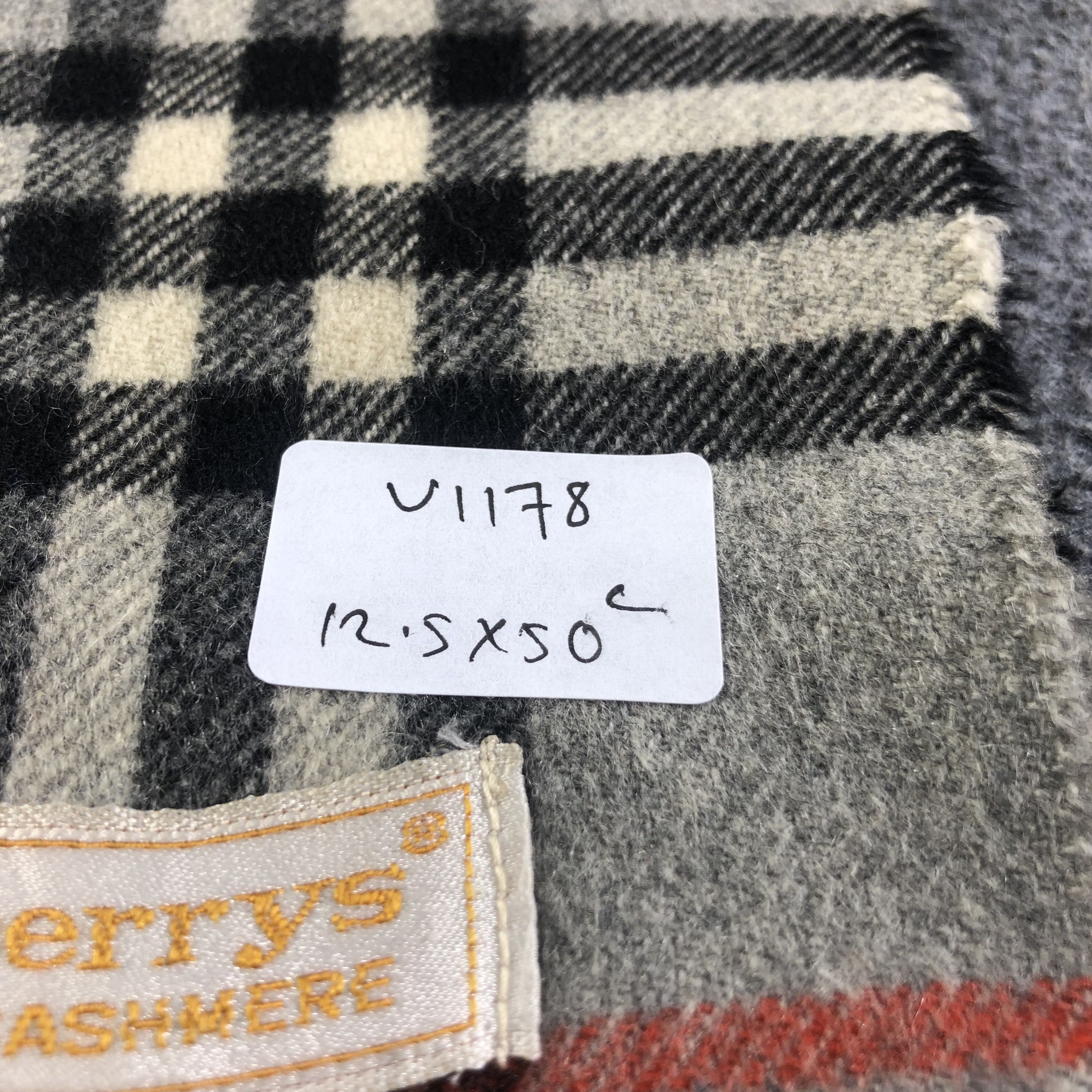 Burberry Burberrys Nova Check Cashmere Scarf Muffler V1178 Size ONE SIZE - 6 Thumbnail