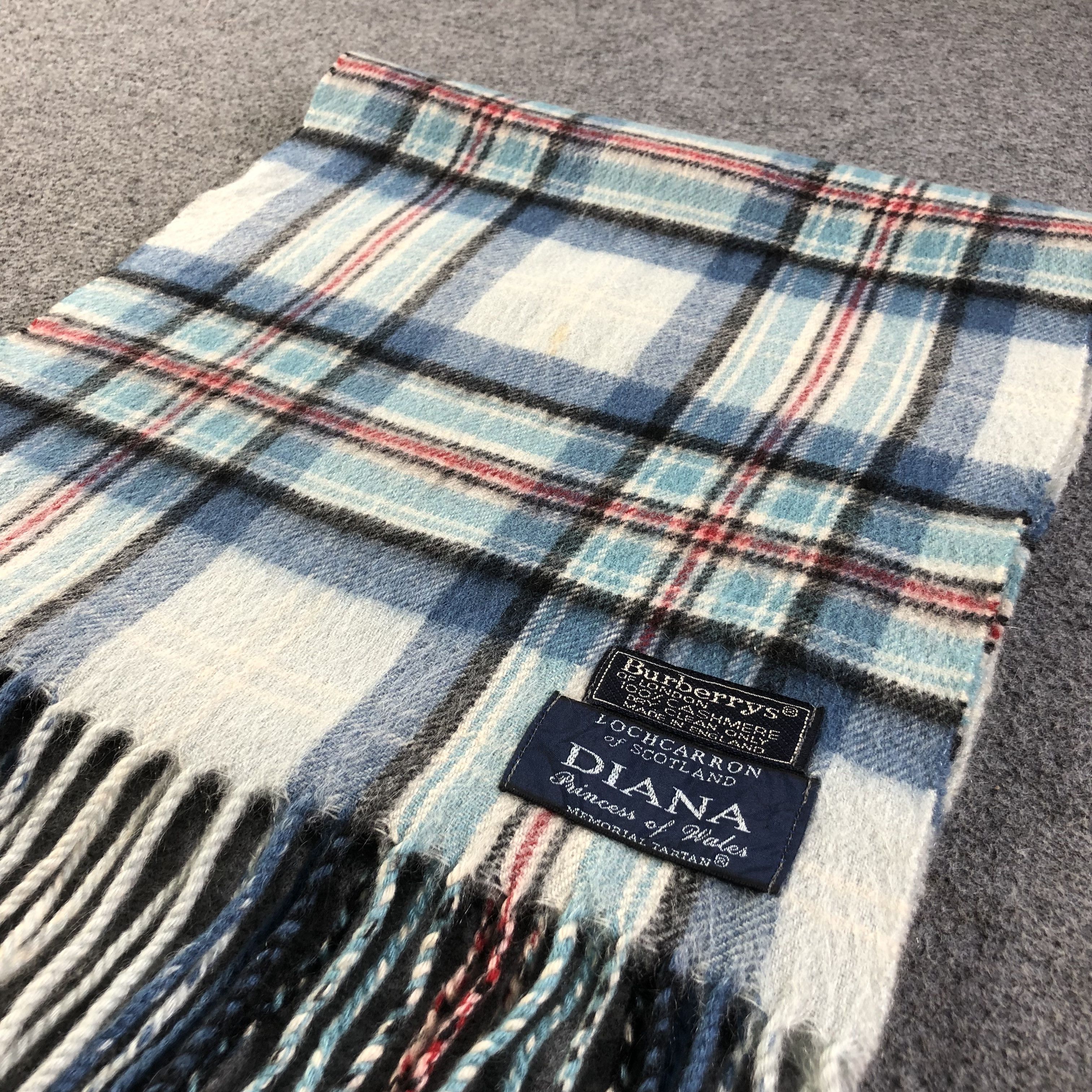 Burberry Burberrys Nova Check Cashmere Scarf Muffler V1194 Size ONE SIZE - 2 Thumbnail
