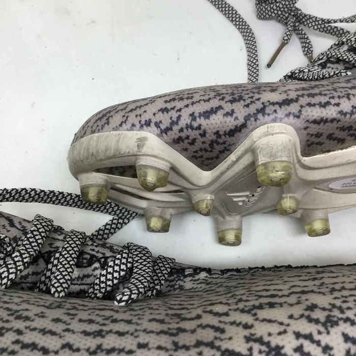 Adidas yeezy outlet 350 cleat turtledove