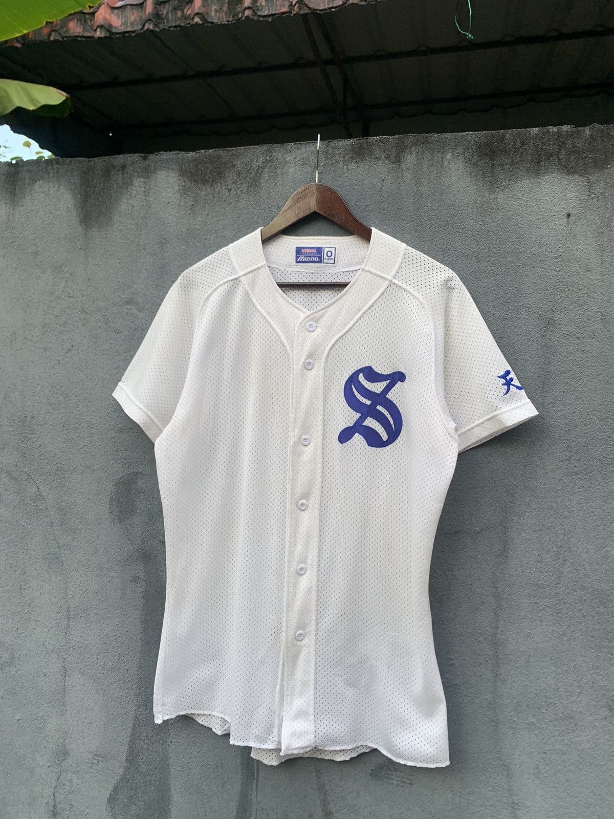 image of Vintage Mizuno Baseball Jersey in White, Men's (Size Medium)