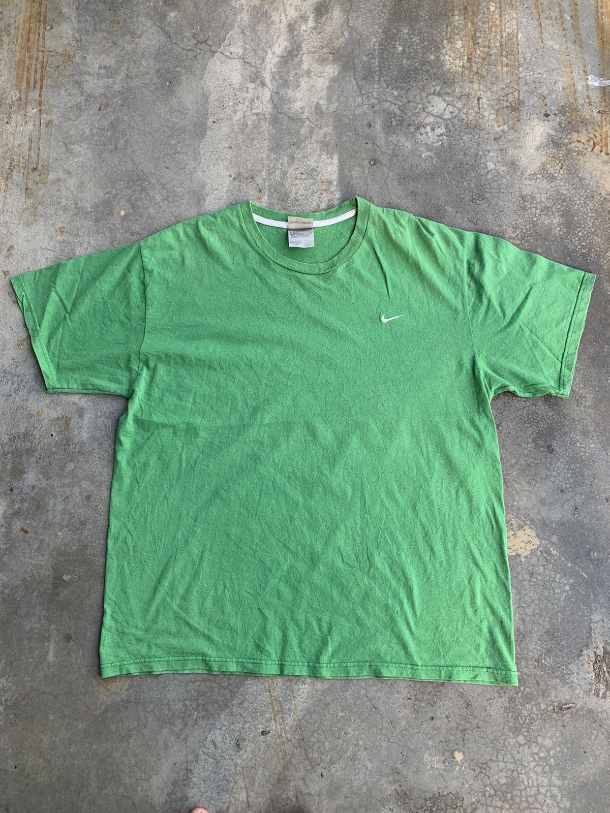 Nike Vintage Nike Small Embroided Swoosh Logo Tshirt Size US XL / EU 56 / 4 - 1 Thumbnail